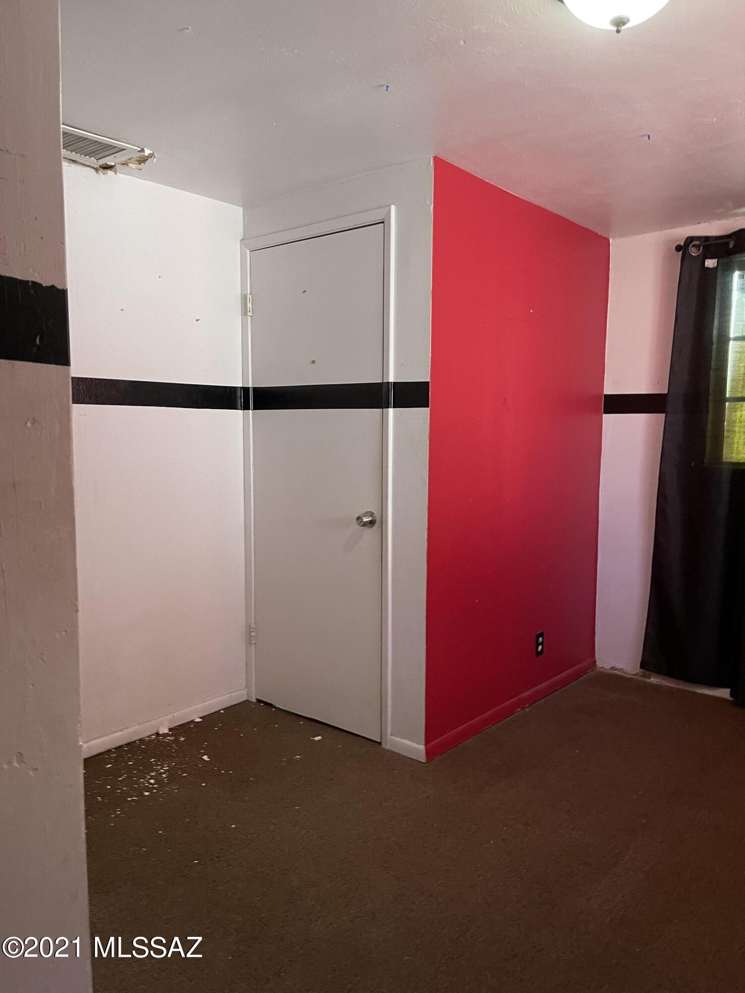 720 W Budmoore Terrace