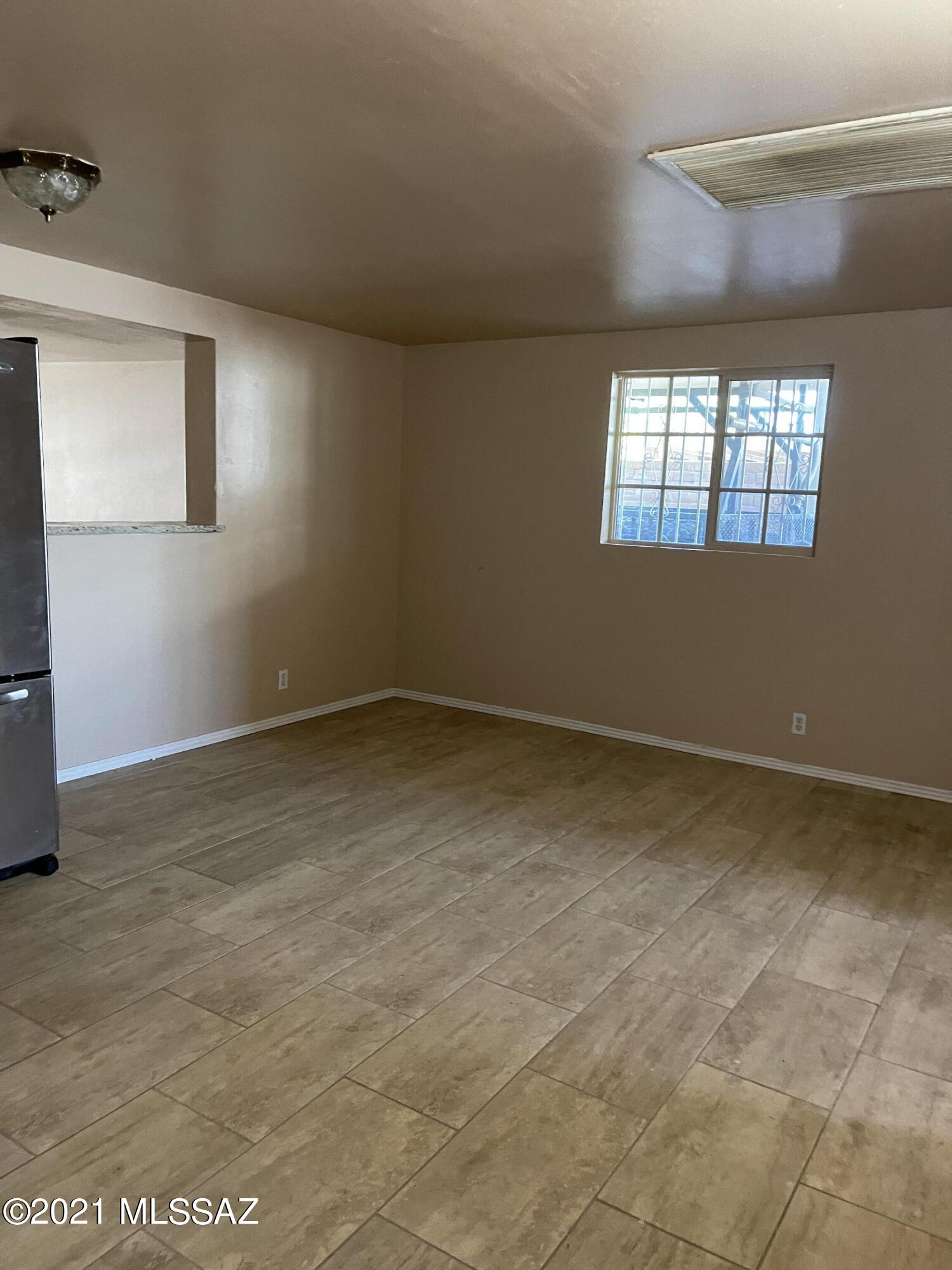 720 W Budmoore Terrace