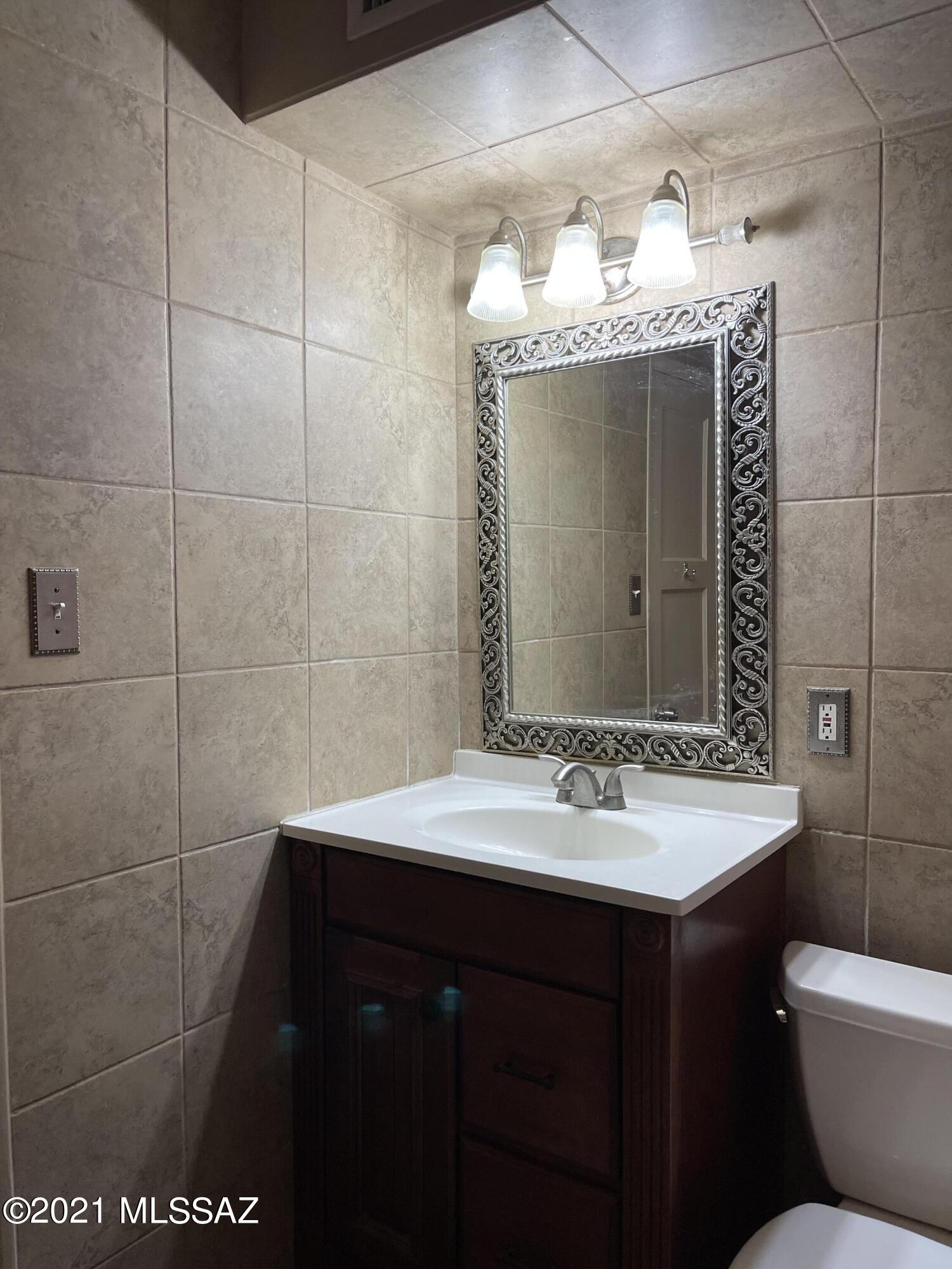 720 W Budmoore Terrace