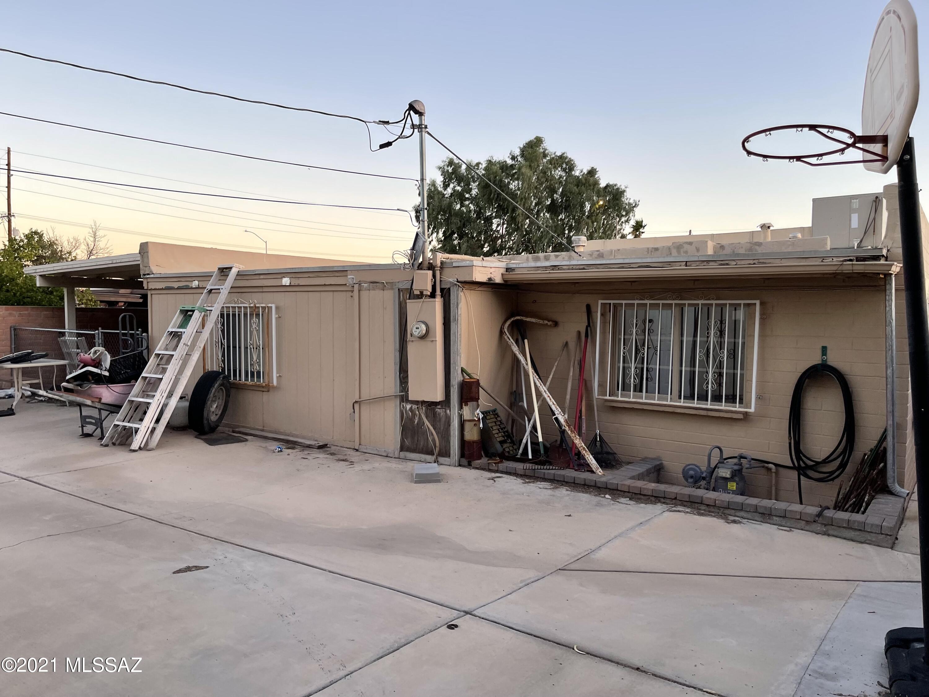 720 W Budmoore Terrace