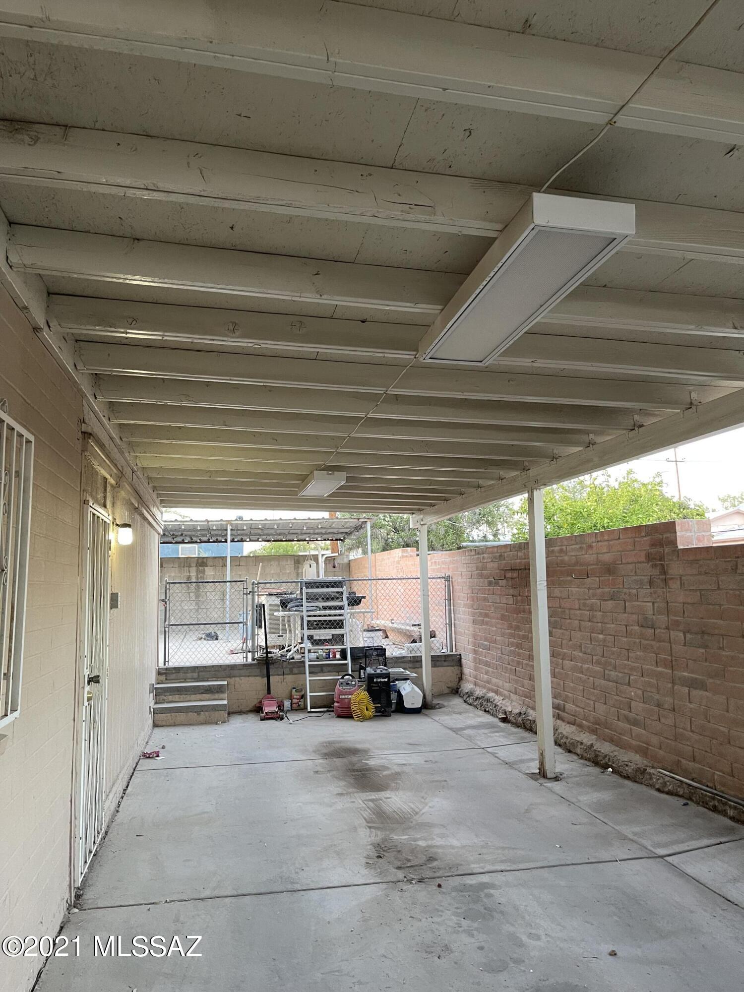 720 W Budmoore Terrace