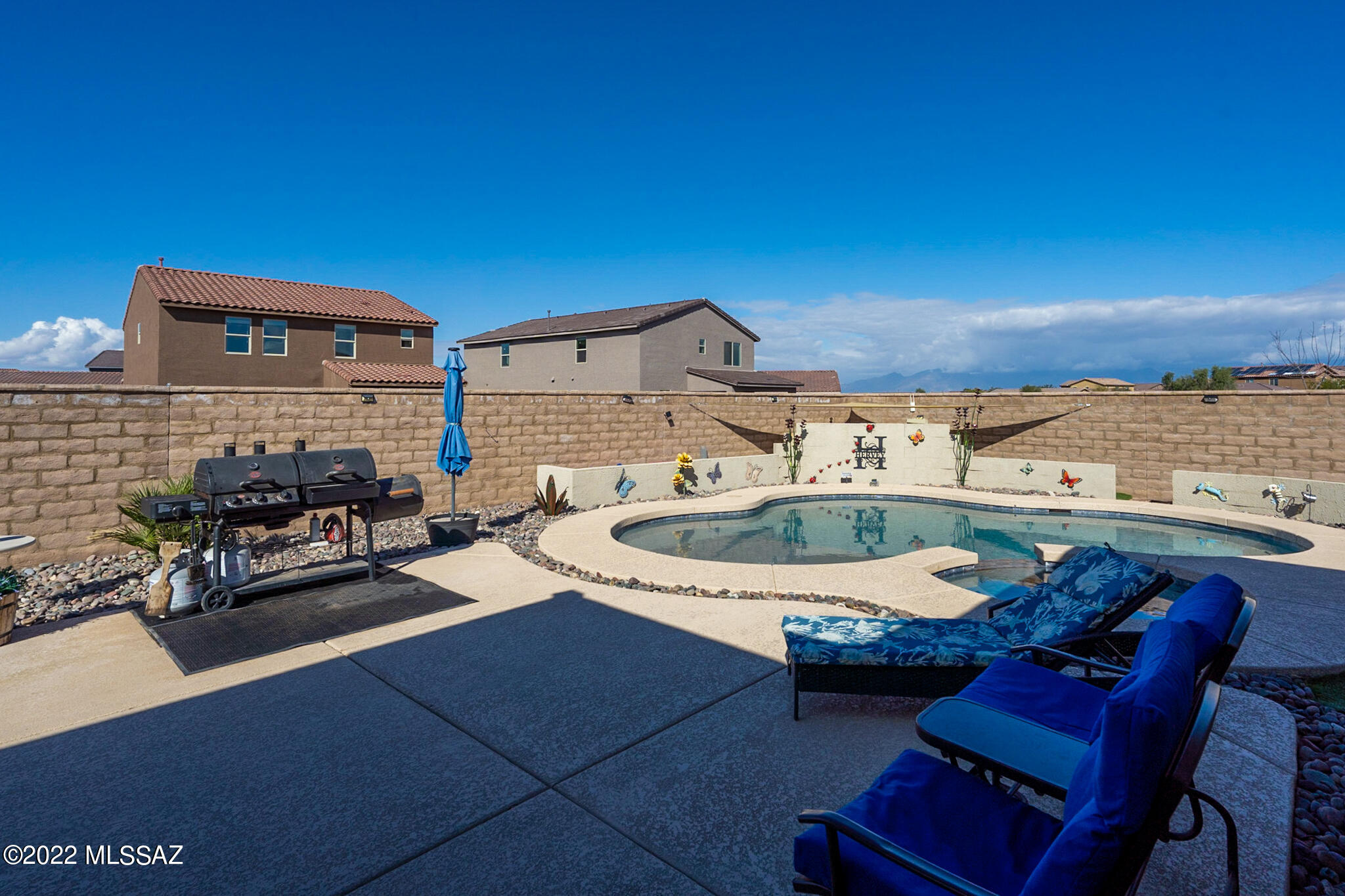 6440 E Via Jardin Verde
