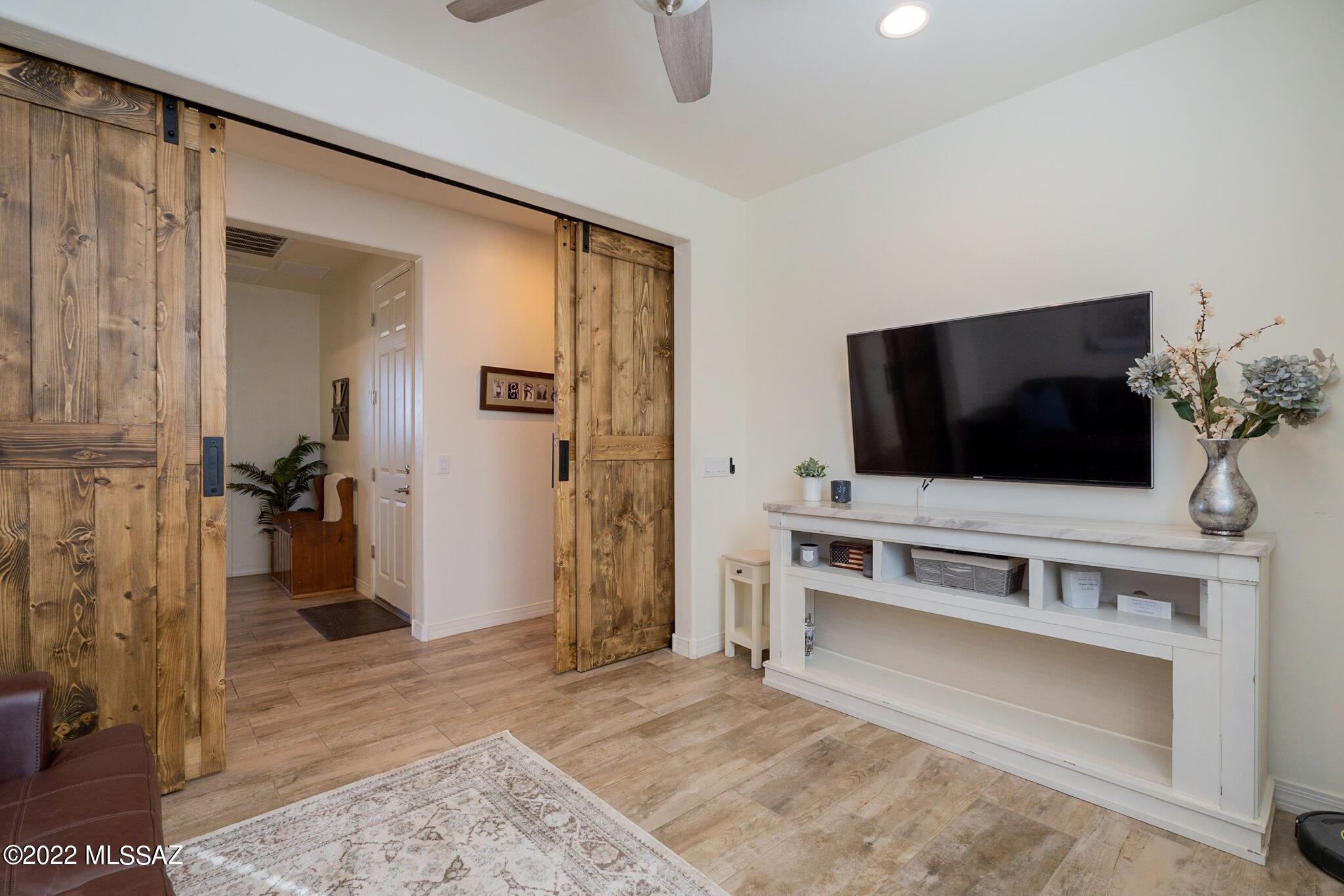 6440 E Via Jardin Verde