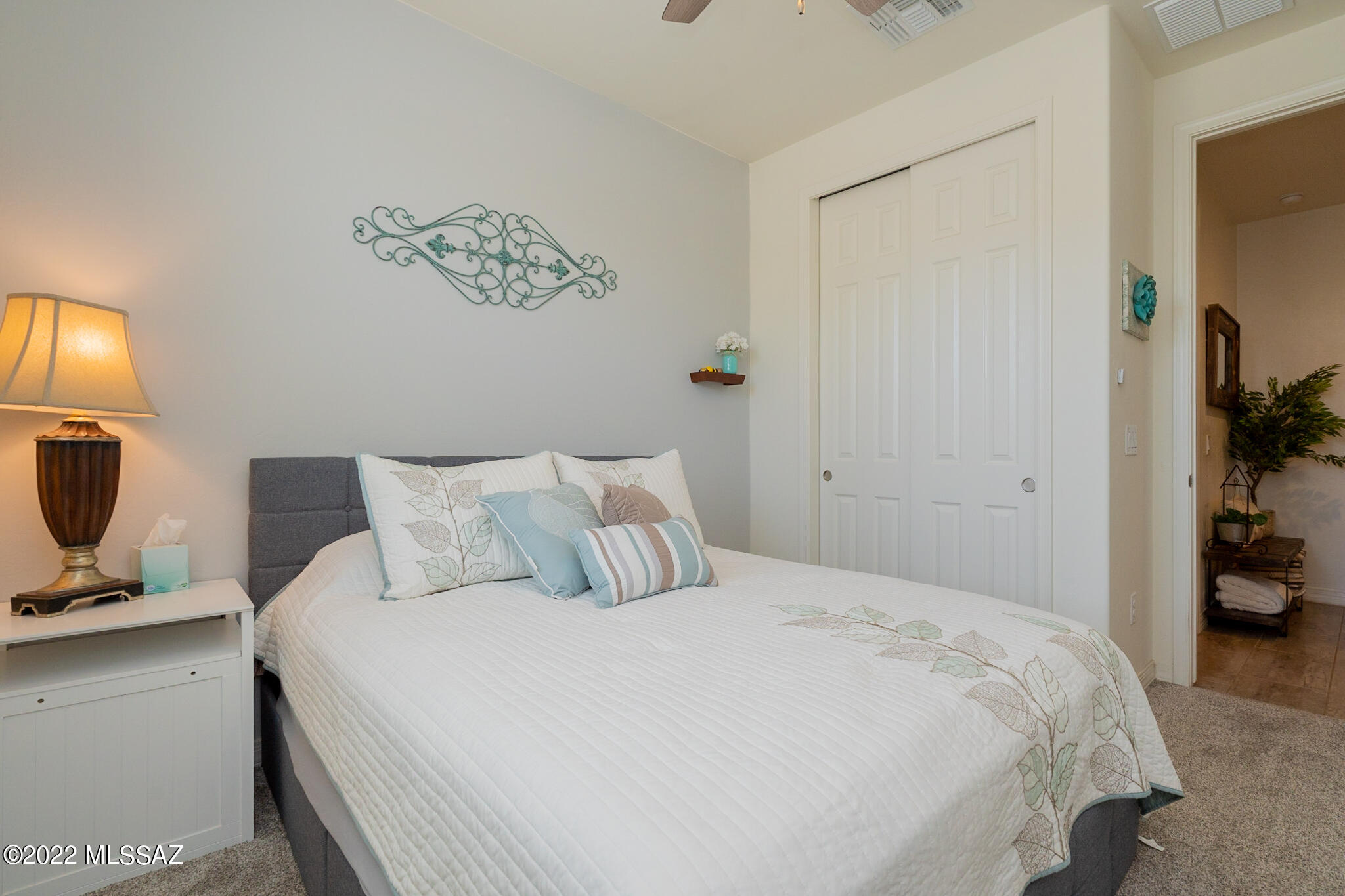 6440 E Via Jardin Verde