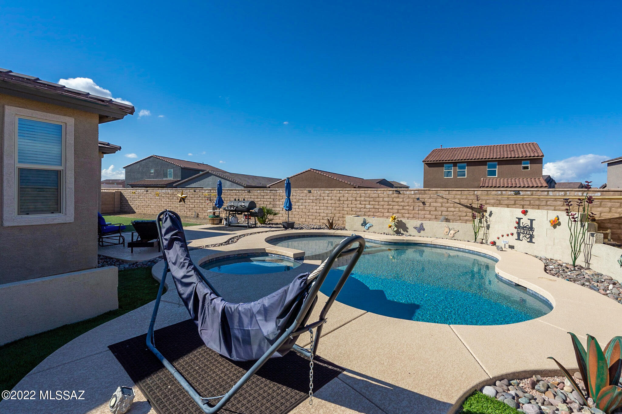 6440 E Via Jardin Verde