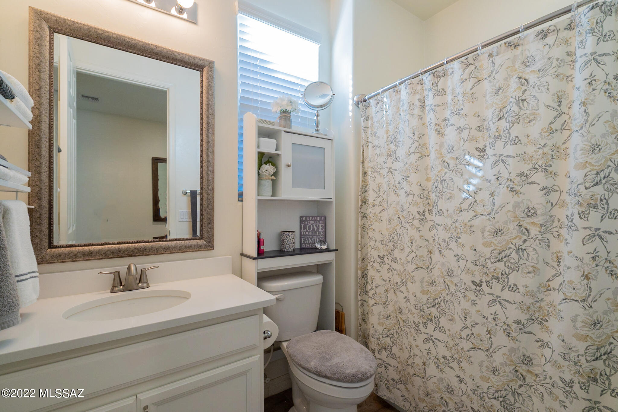 6440 E Via Jardin Verde