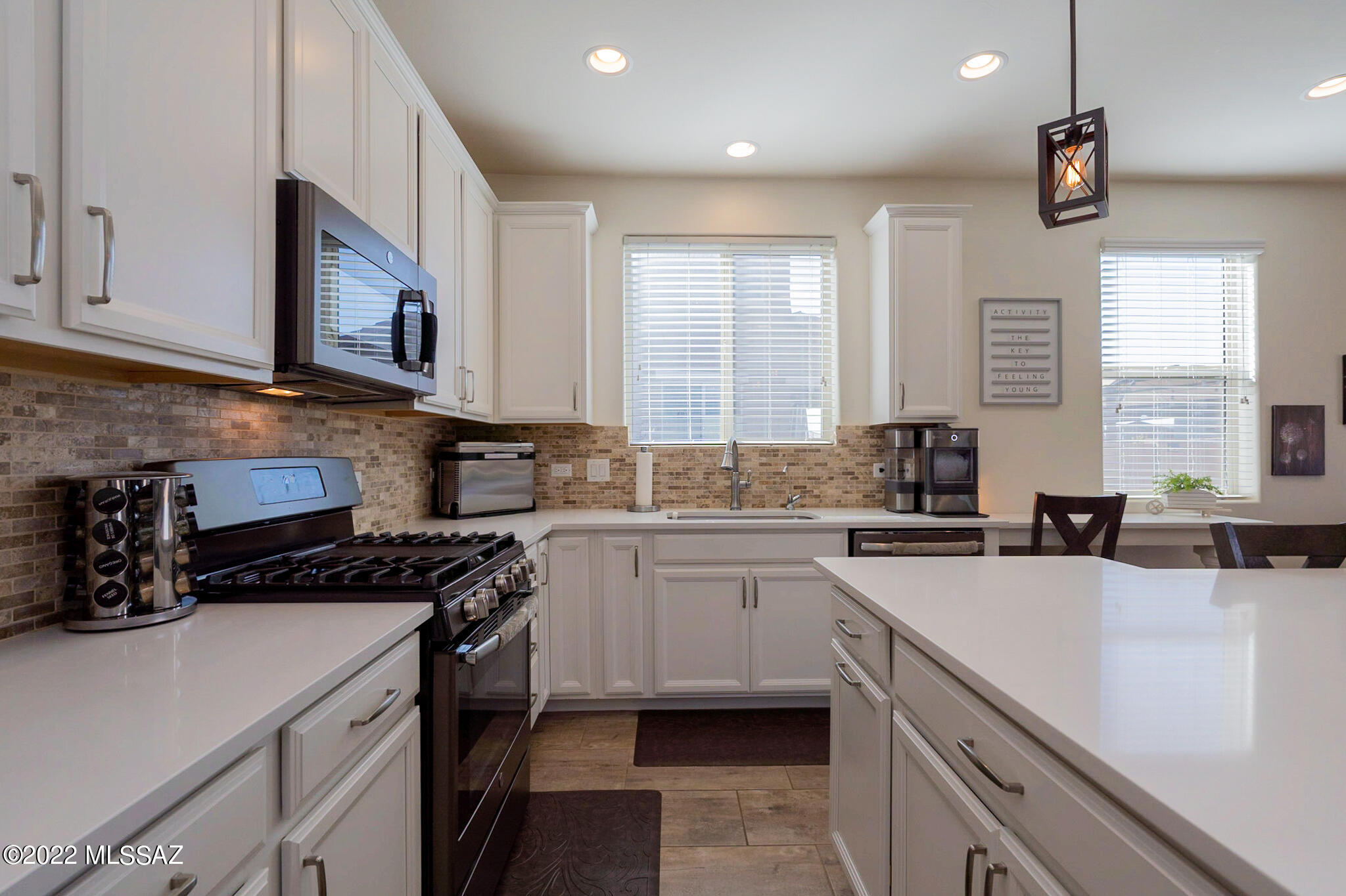 6440 E Via Jardin Verde