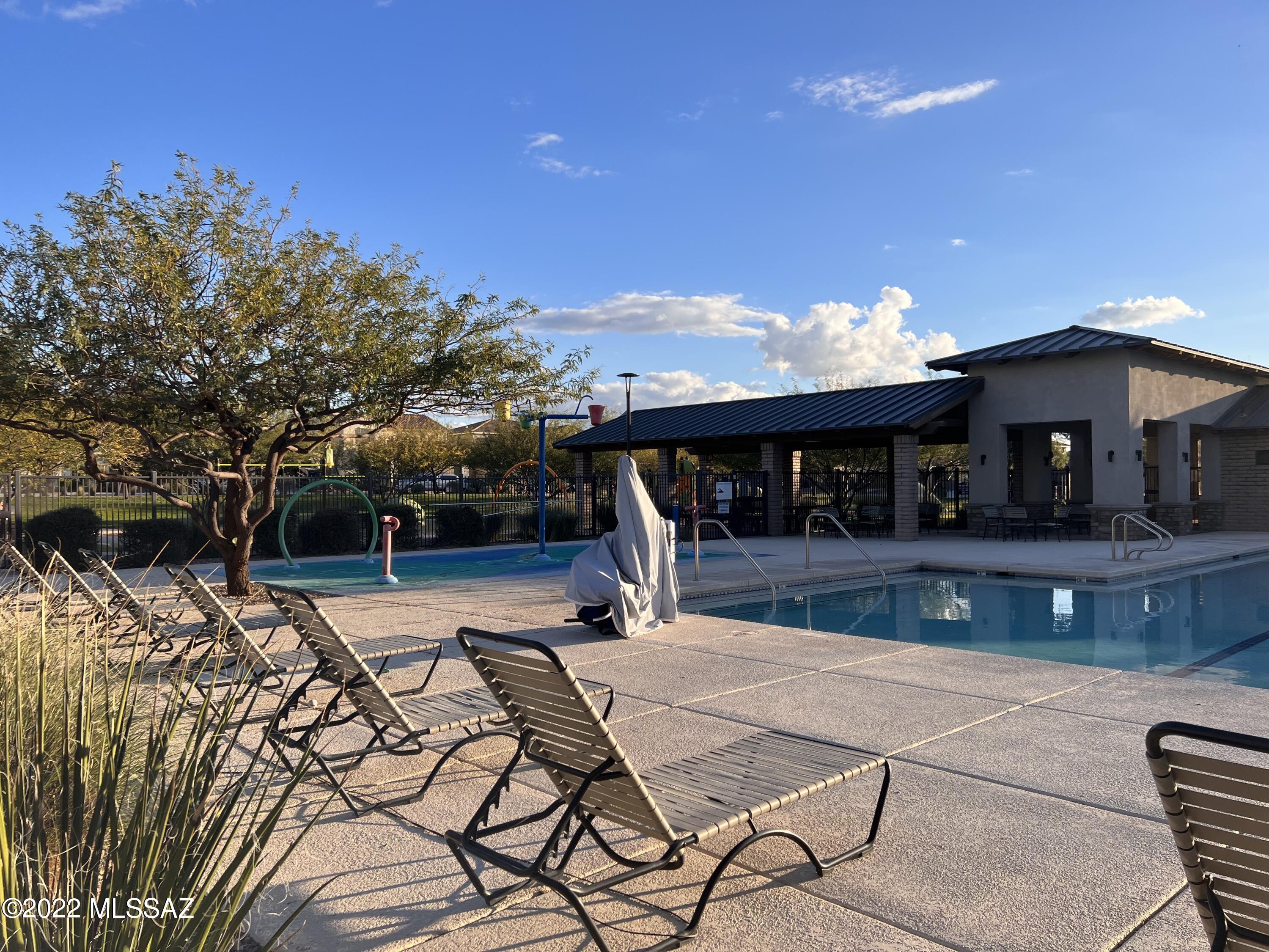 6440 E Via Jardin Verde