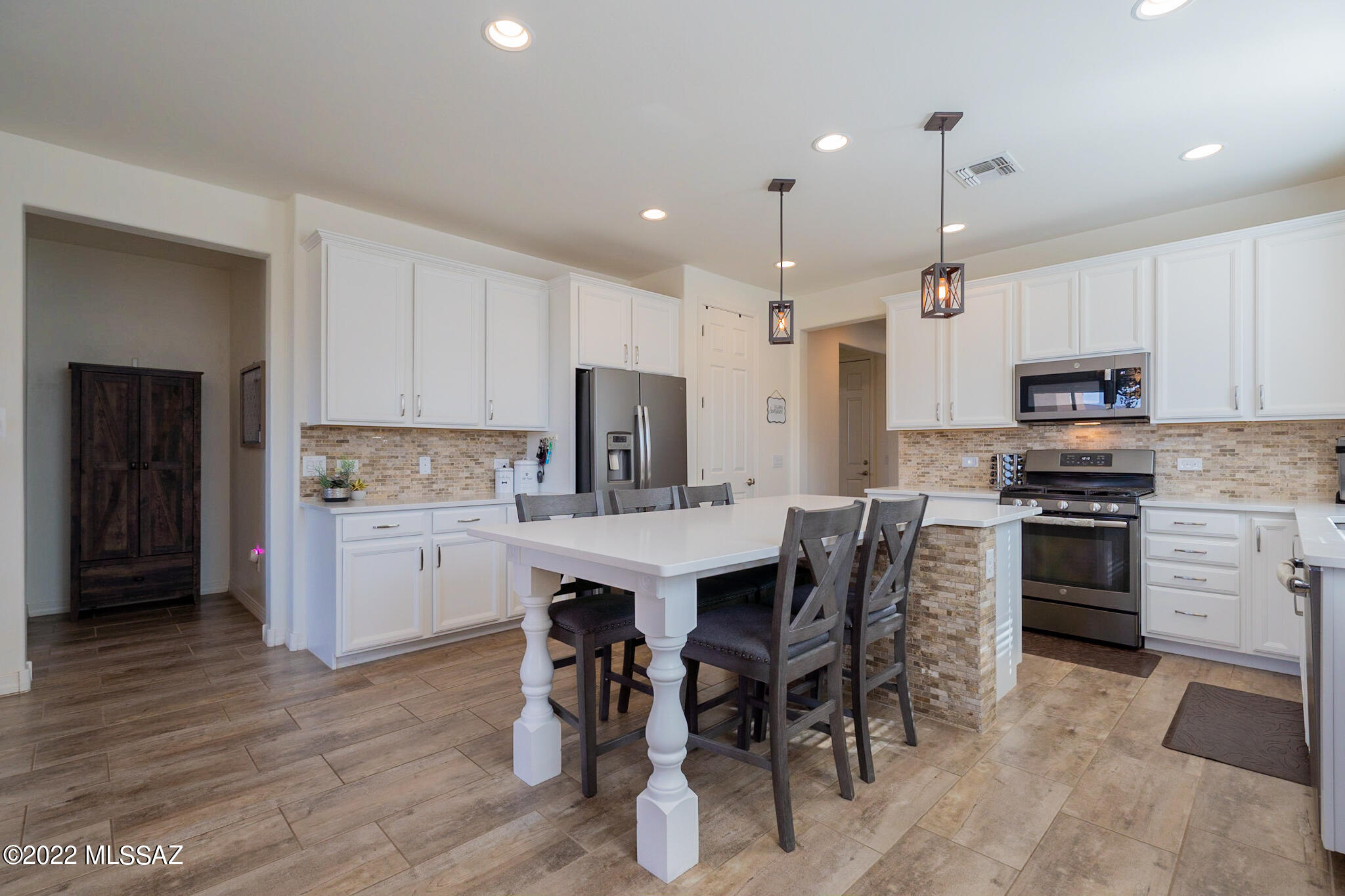 6440 E Via Jardin Verde