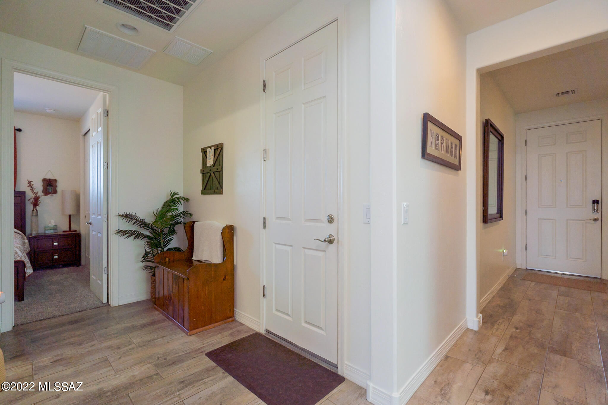 6440 E Via Jardin Verde