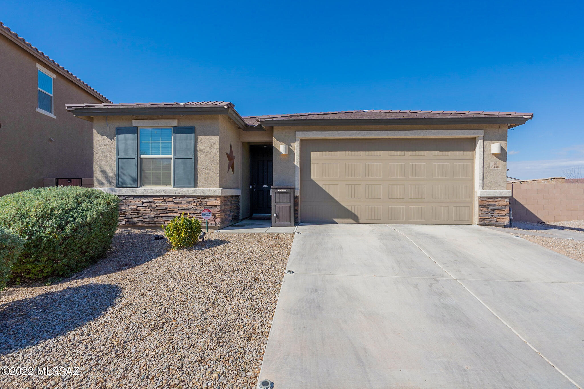 6440 E Via Jardin Verde