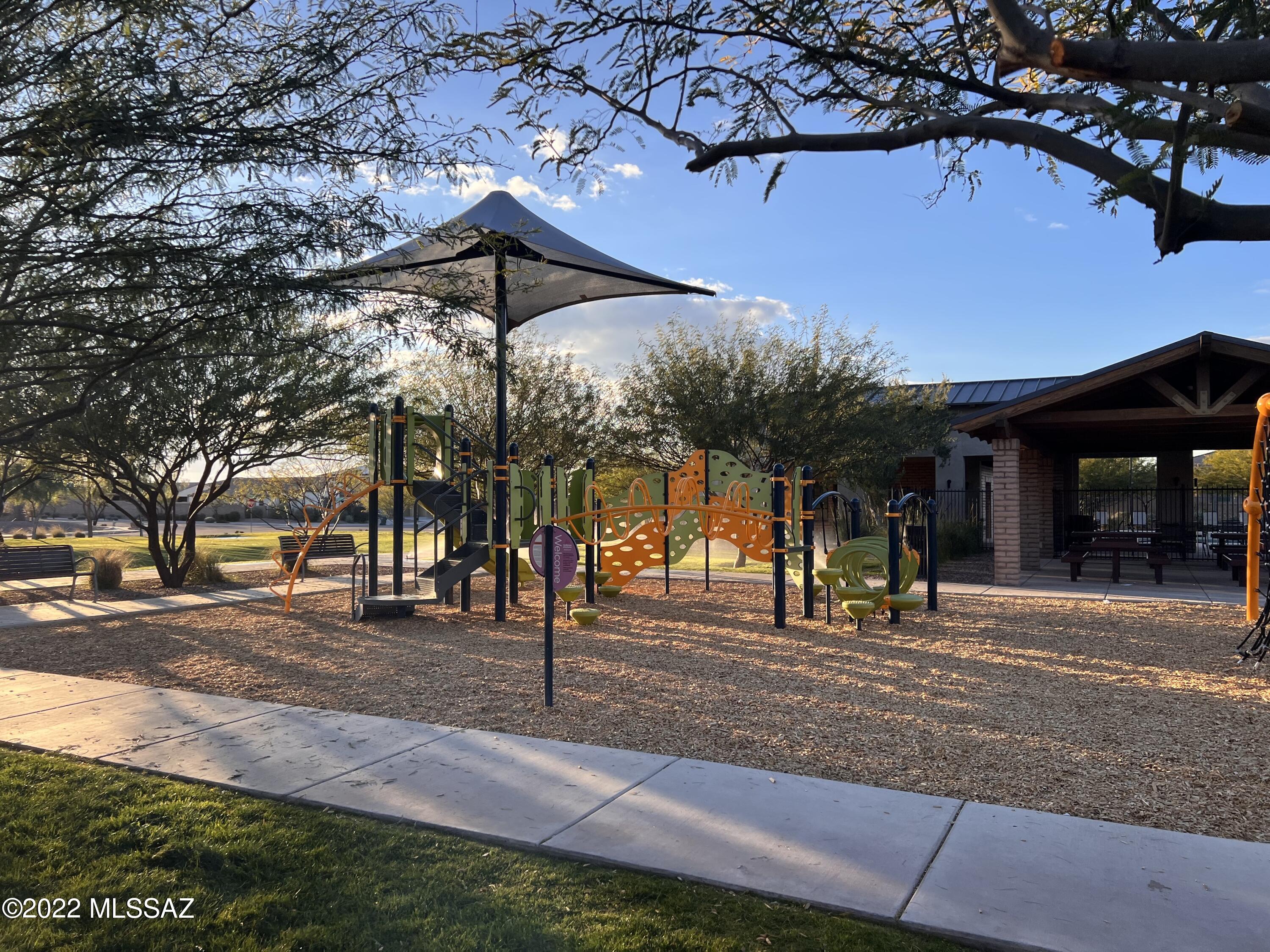 6440 E Via Jardin Verde