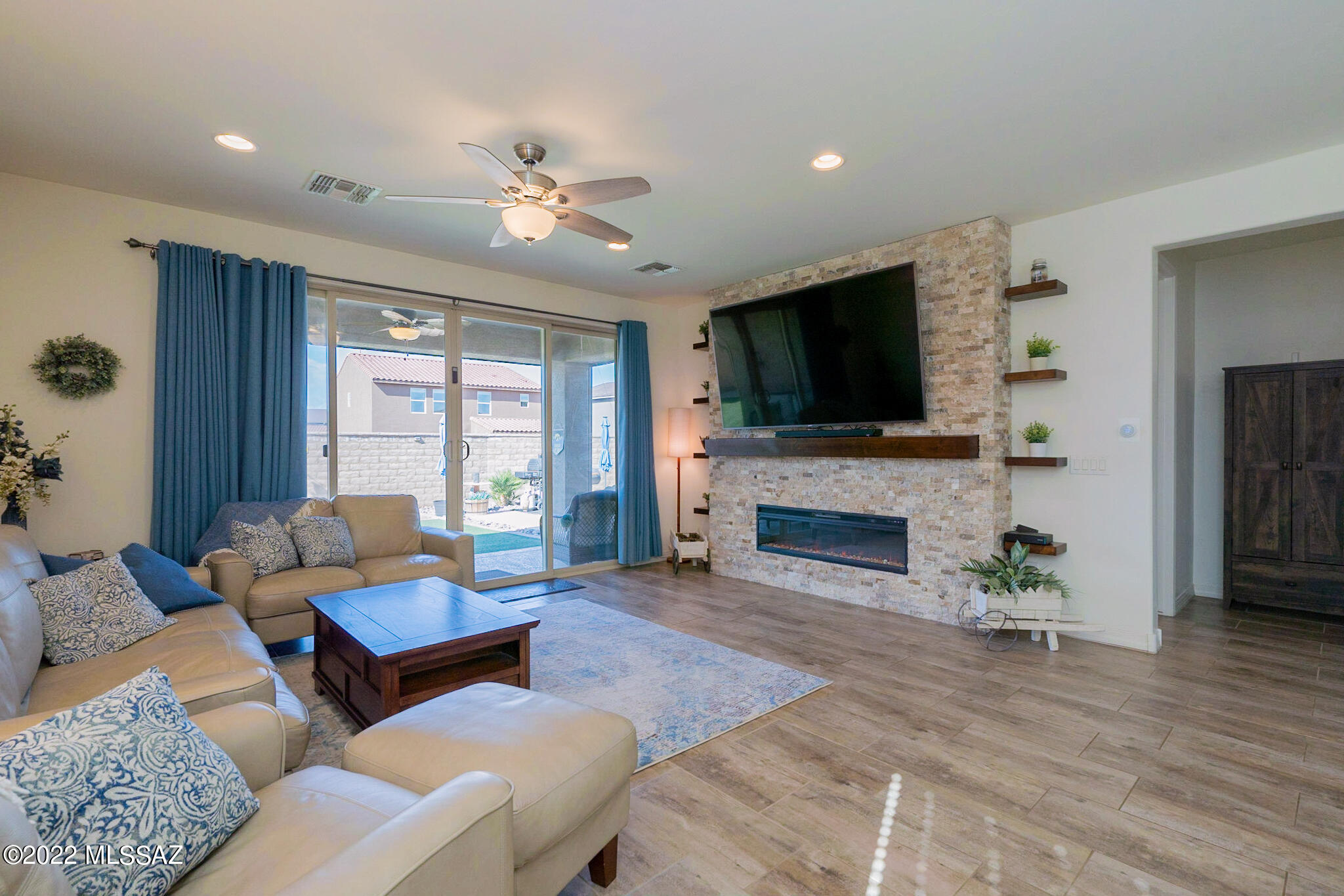 6440 E Via Jardin Verde