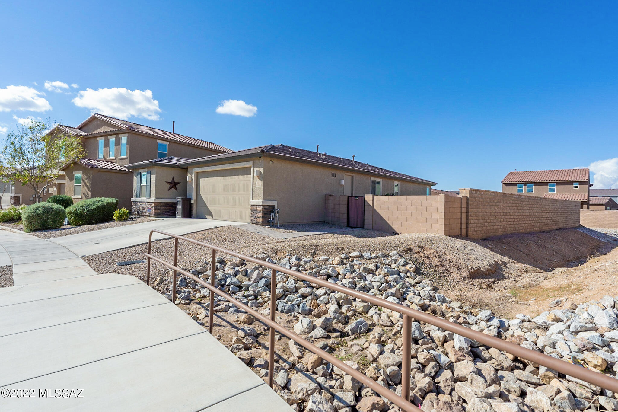 6440 E Via Jardin Verde