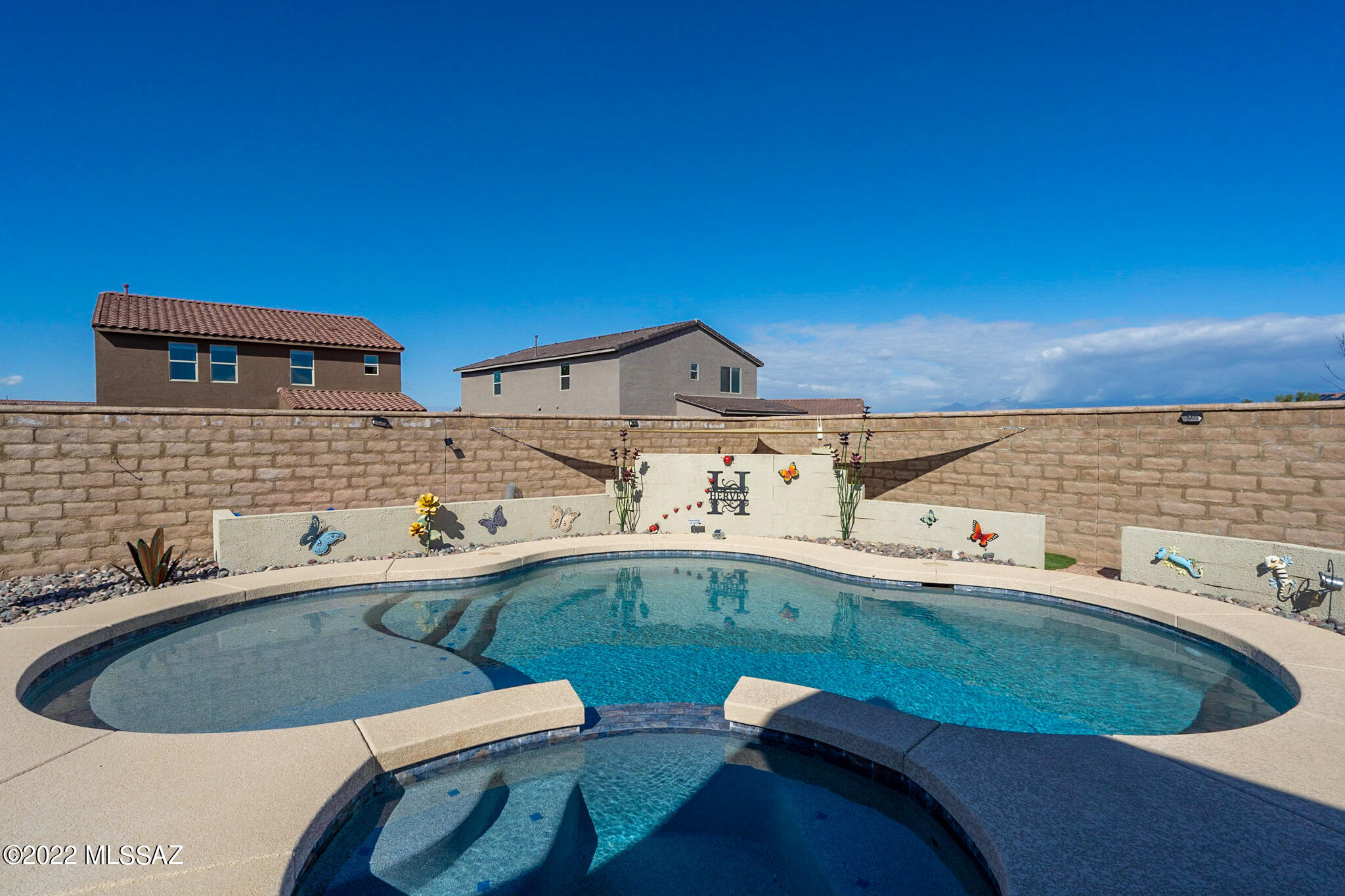 6440 E Via Jardin Verde