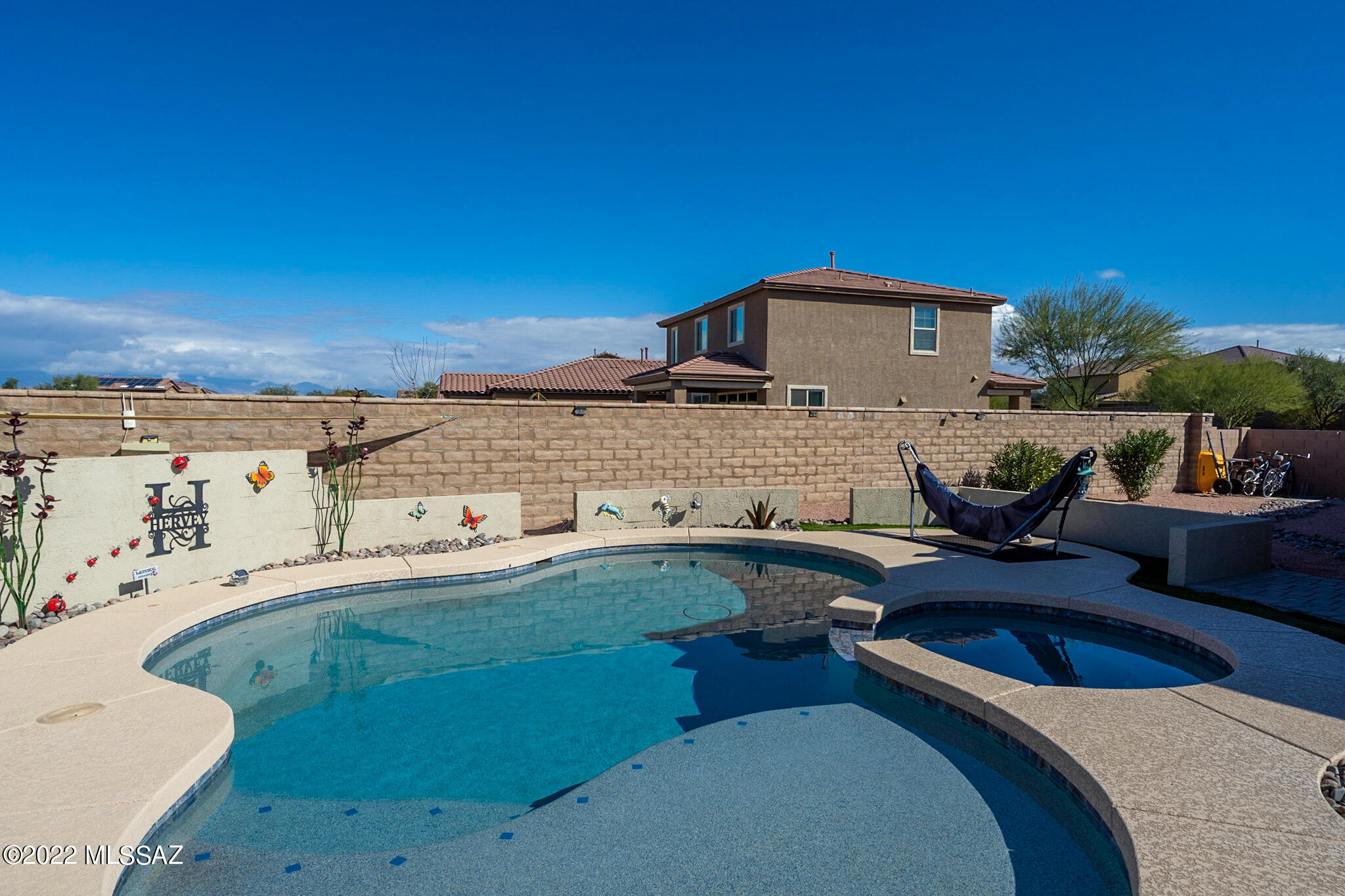 6440 E Via Jardin Verde