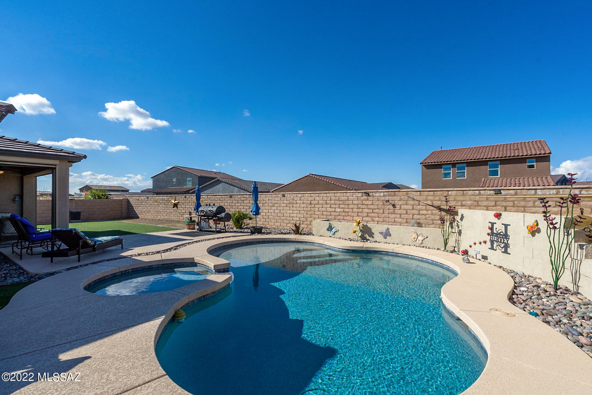 6440 E Via Jardin Verde