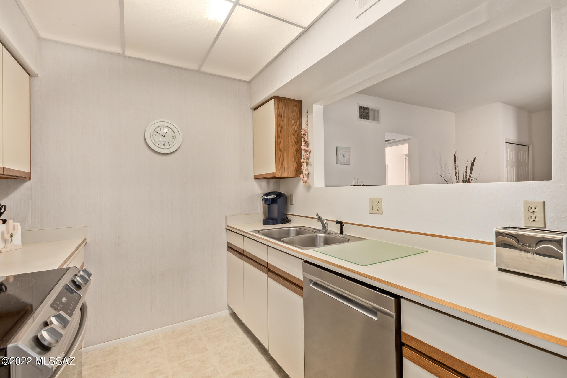 5500 N Valley View Road Unit: 216