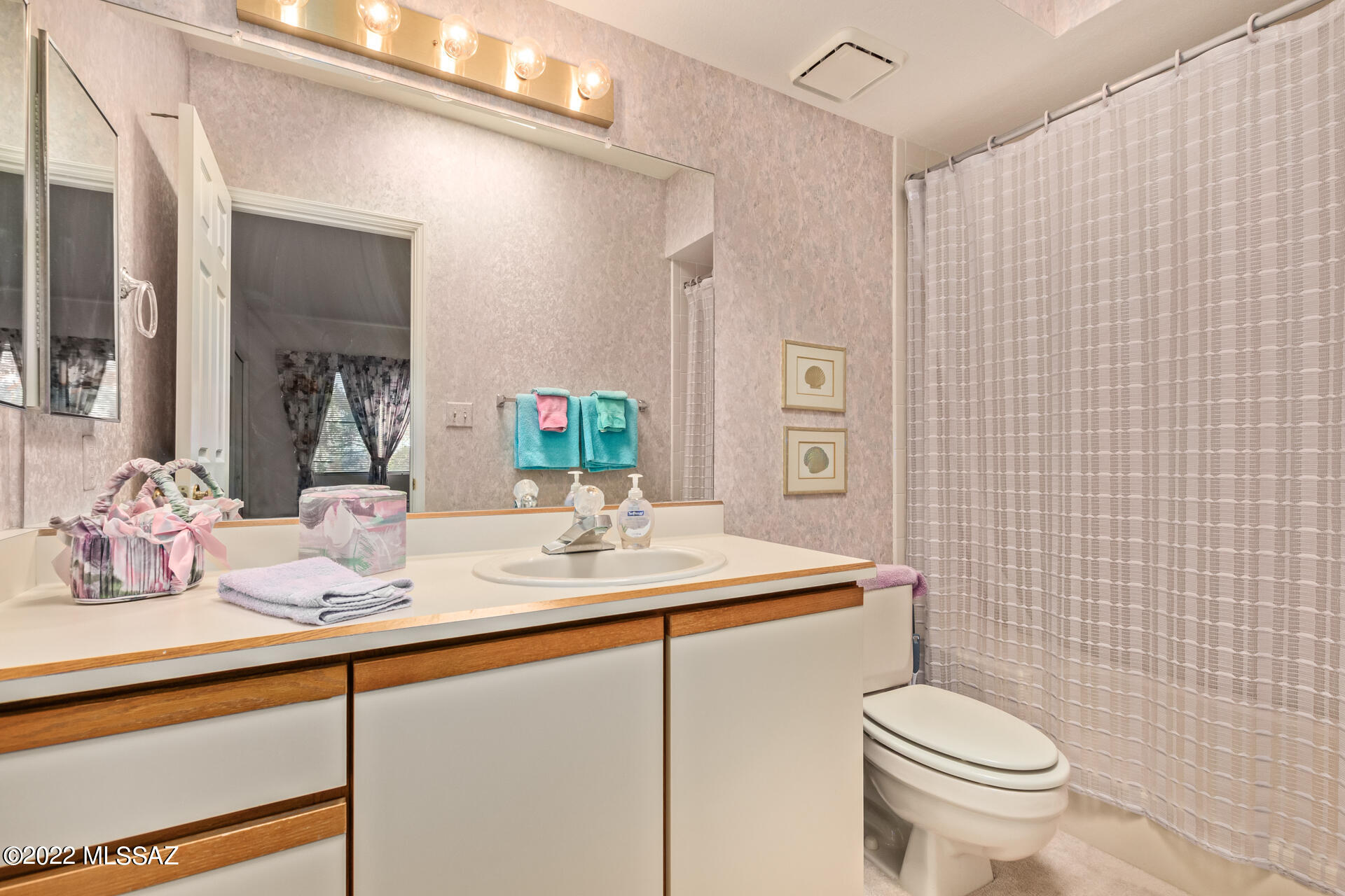 5500 N Valley View Road Unit: 216
