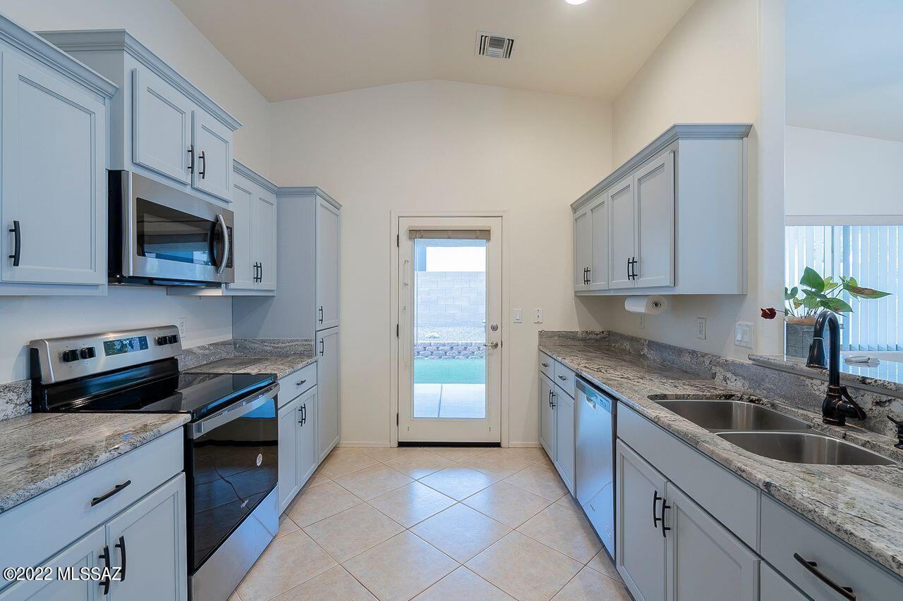 2243 N Avenida Del Petalo