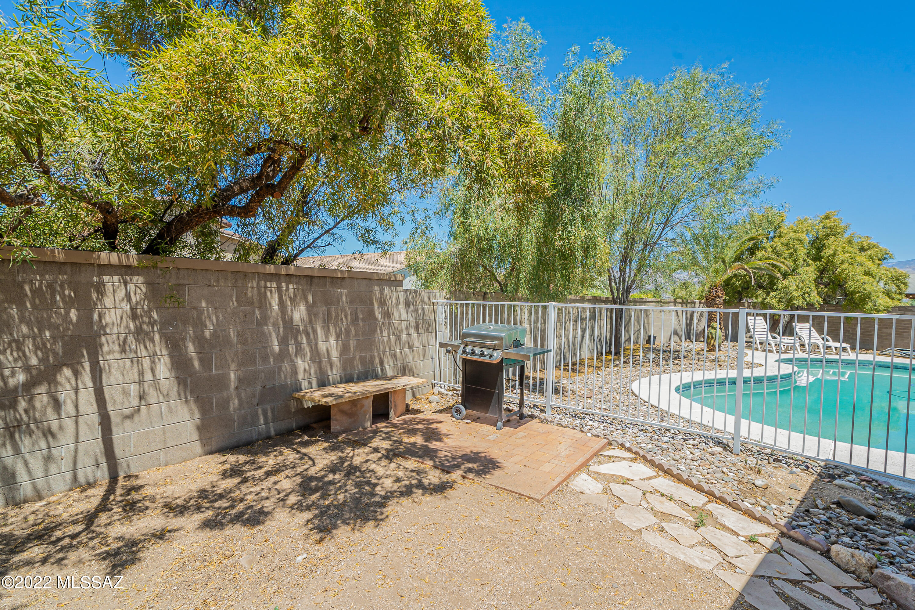 915 N Chalet Avenue