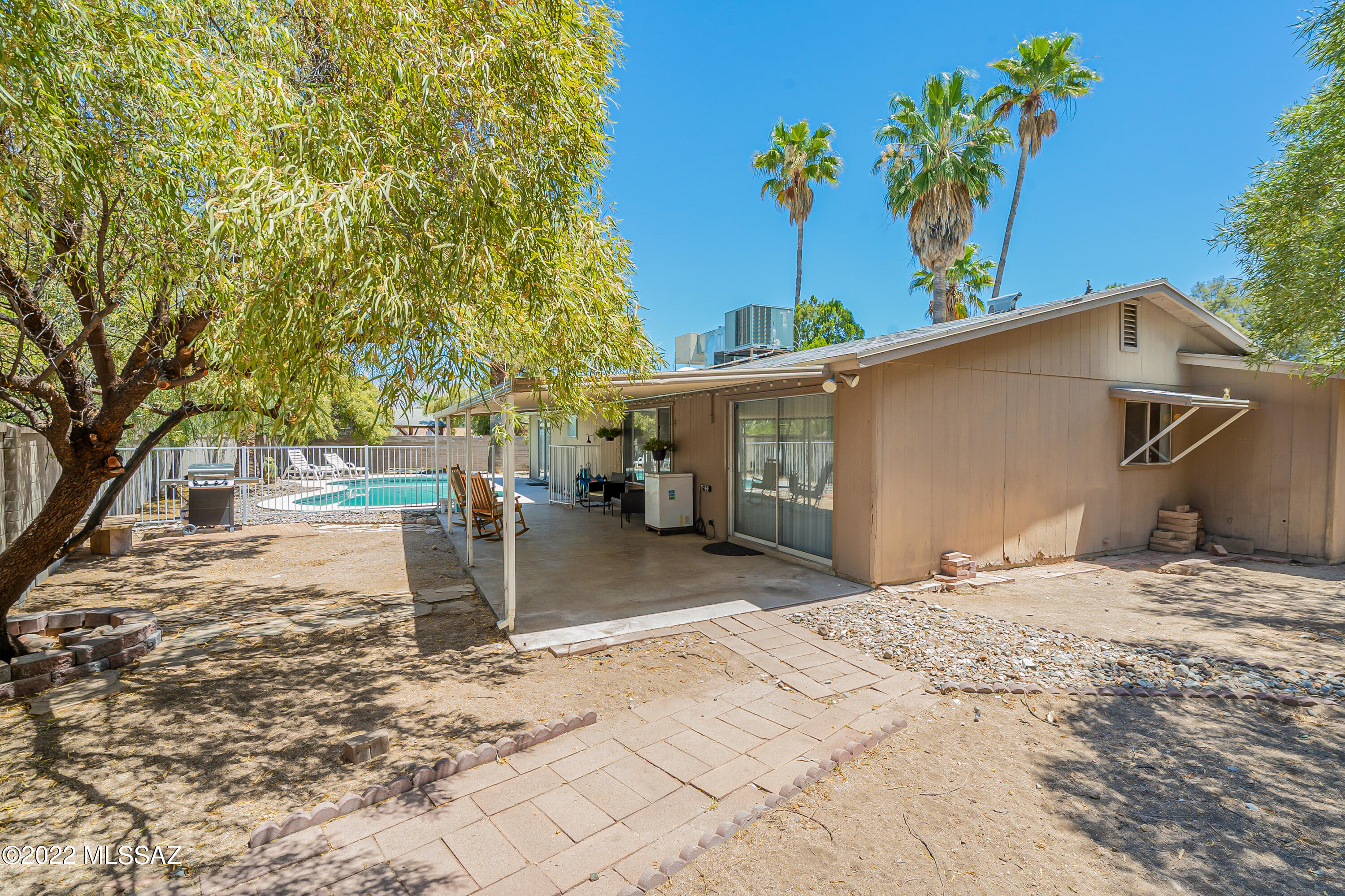 915 N Chalet Avenue