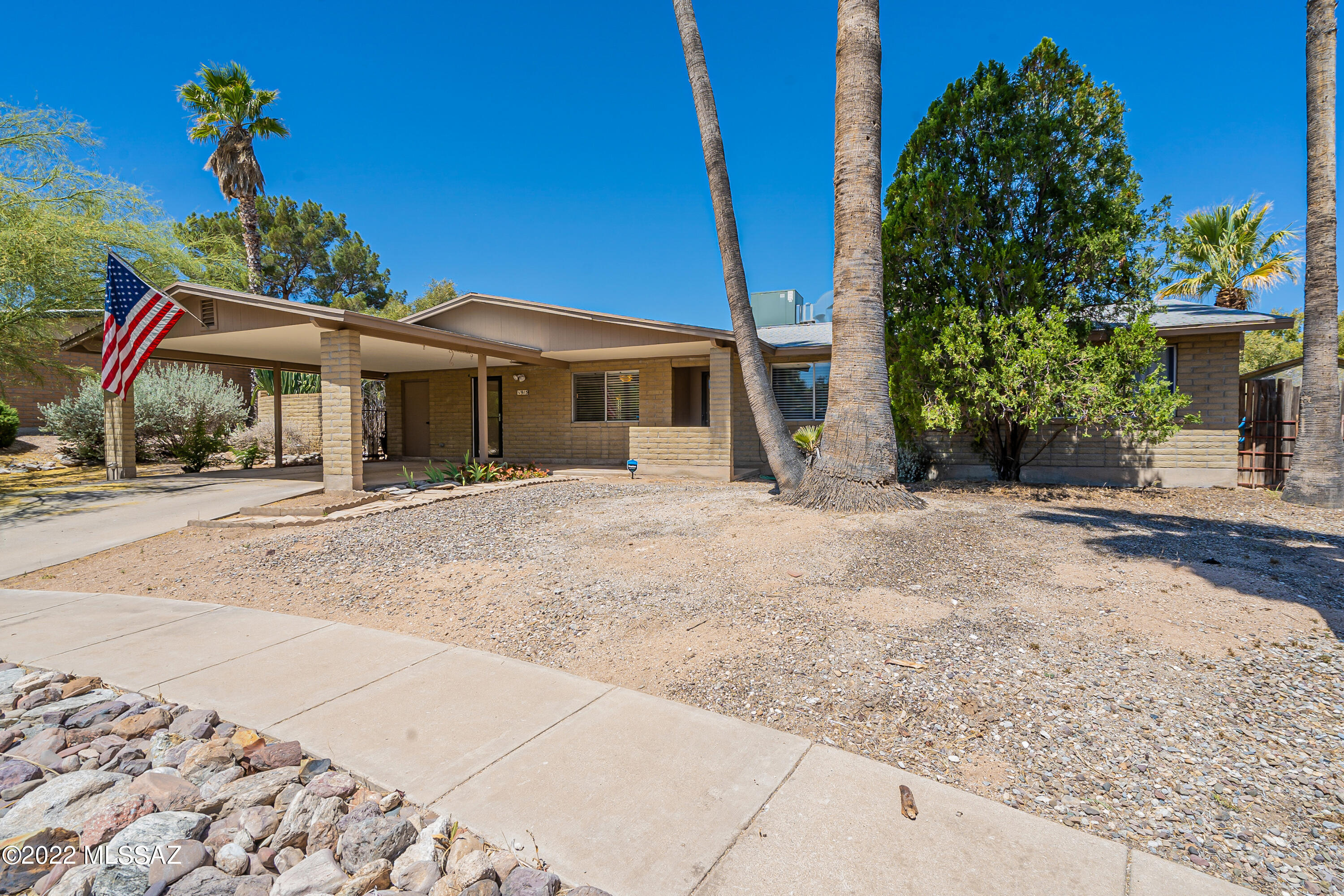 915 N Chalet Avenue