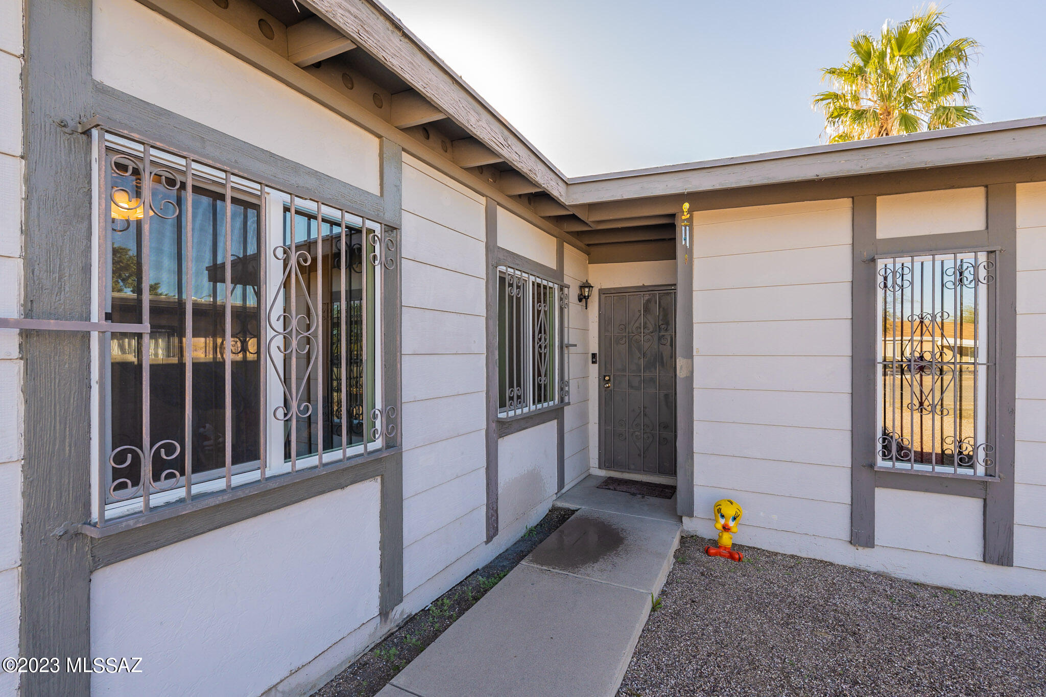 951 W Elvira Road