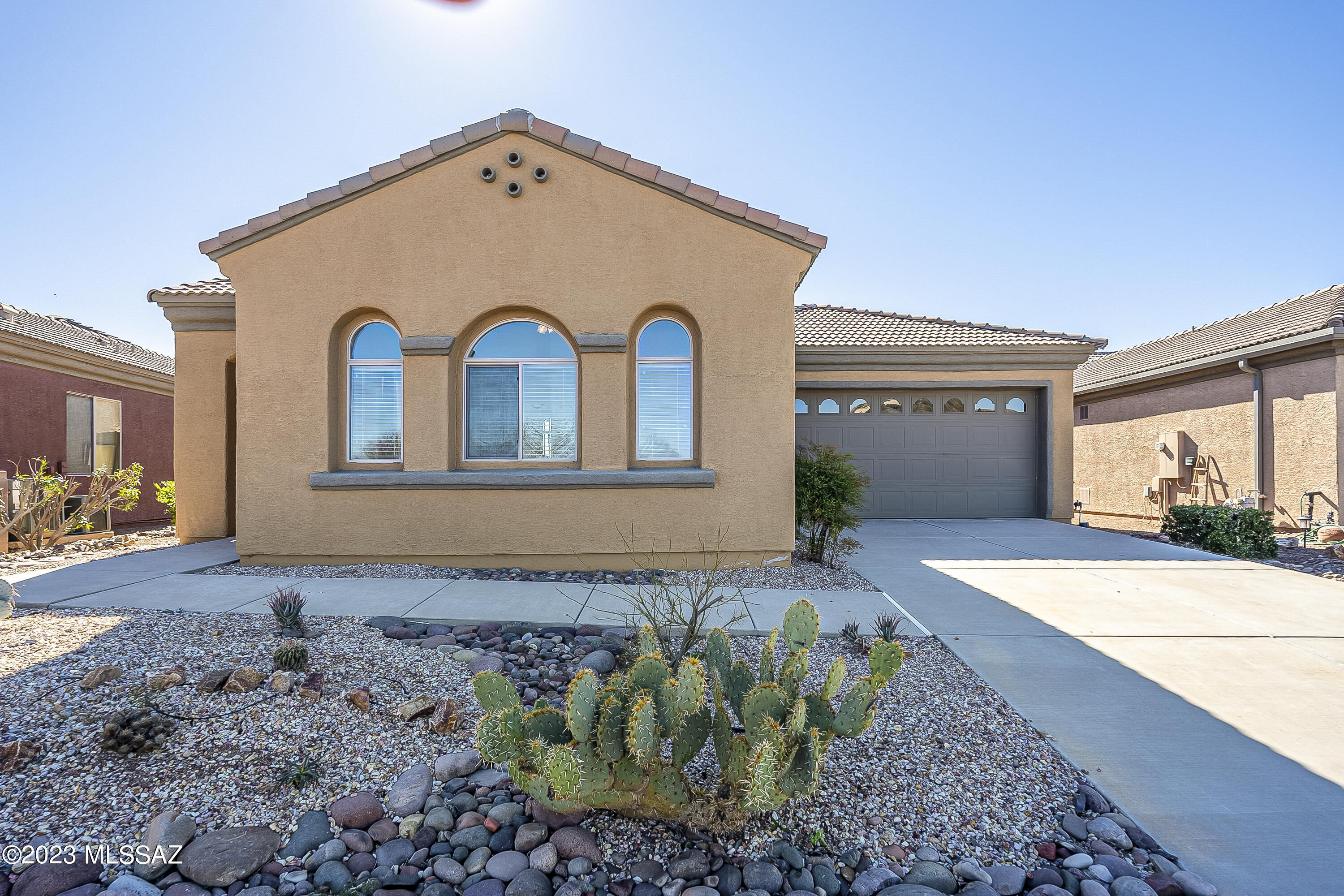 2057 W Acacia Bluffs Drive