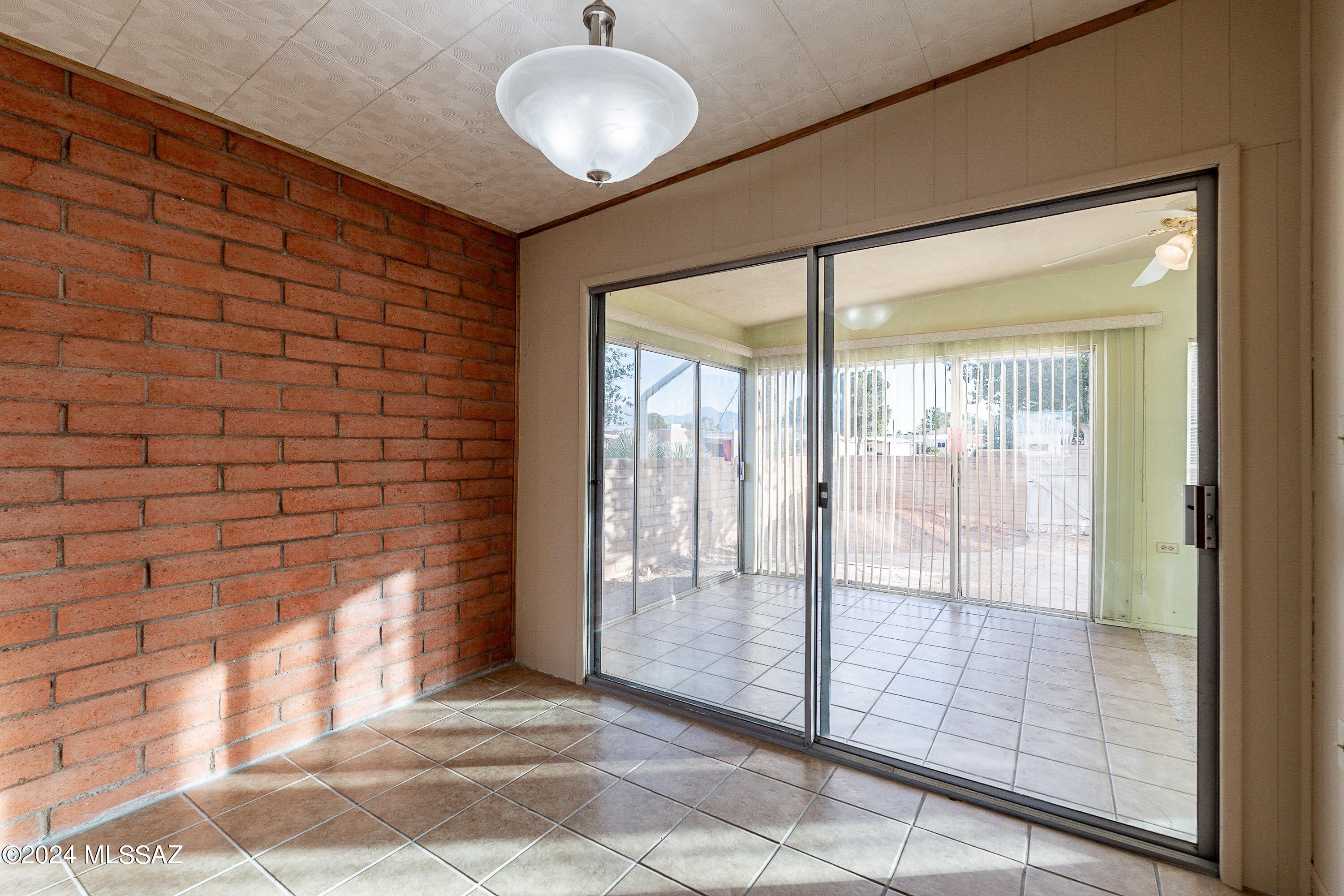 425 W San Ignacio