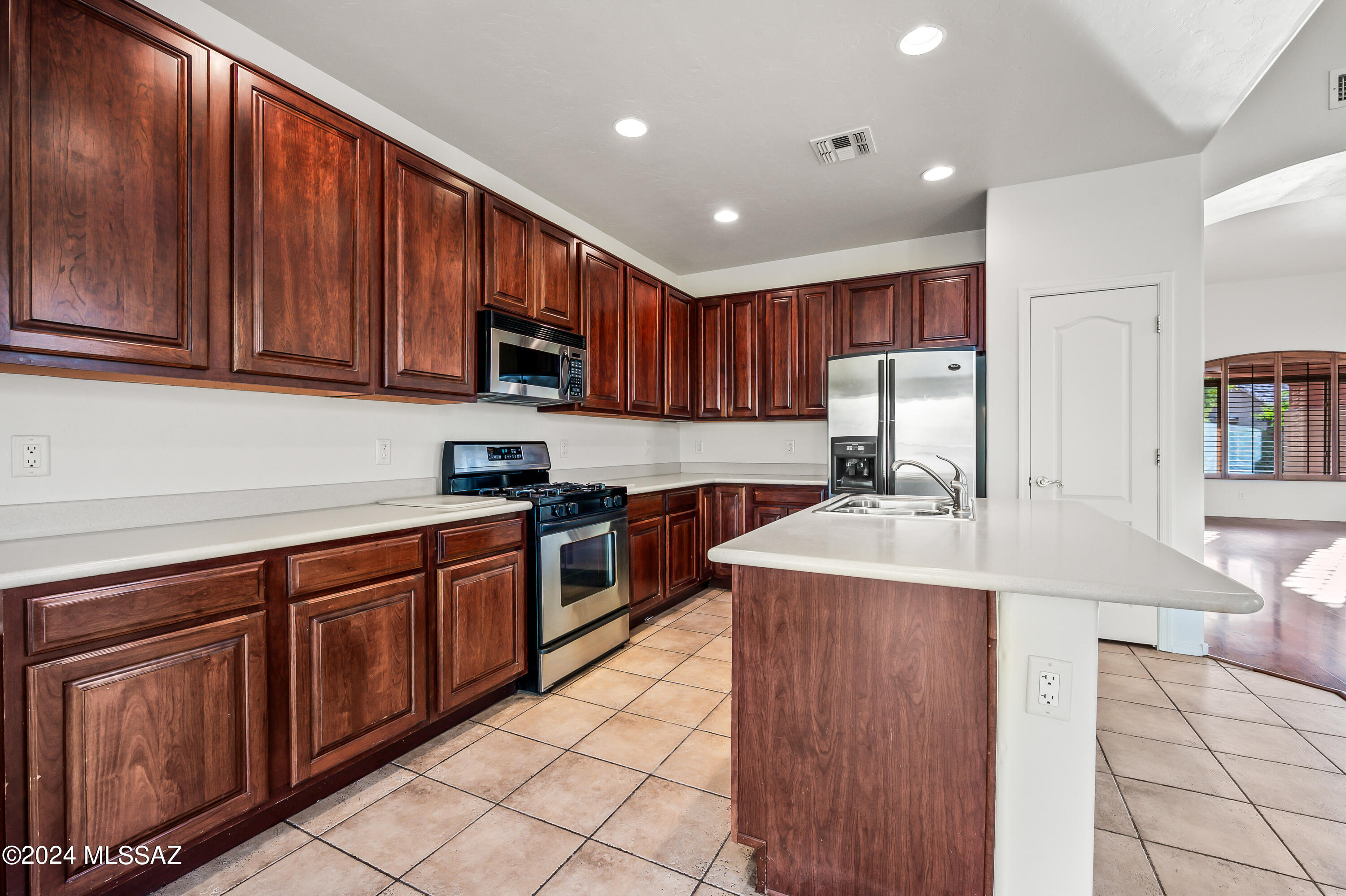 4059 N Sunset Cliff Place