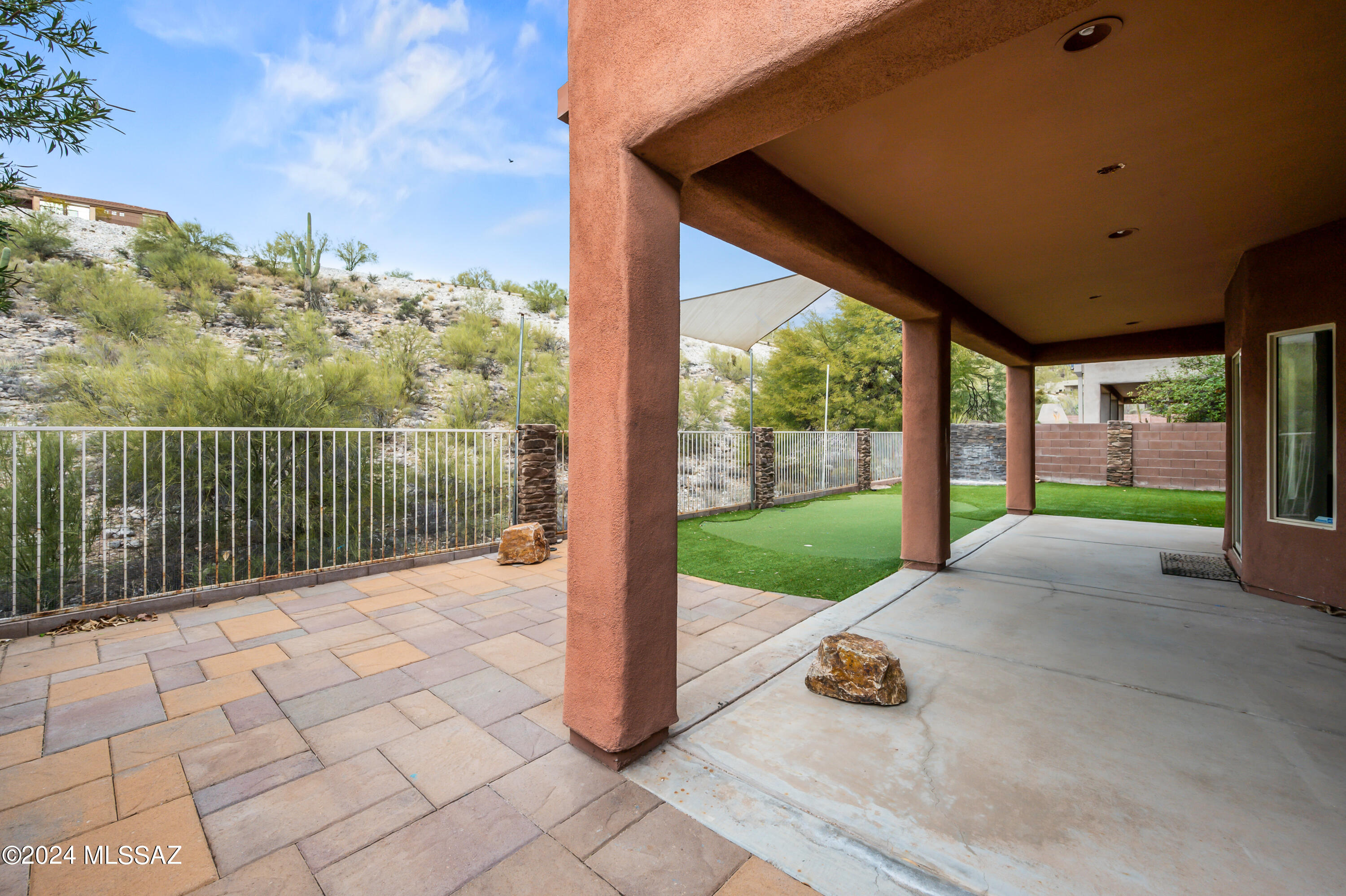 4059 N Sunset Cliff Place