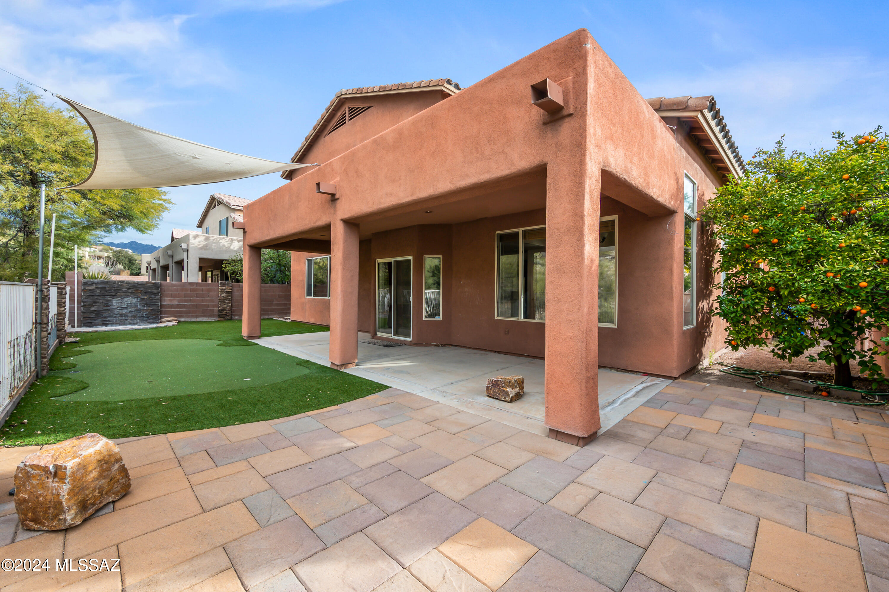 4059 N Sunset Cliff Place