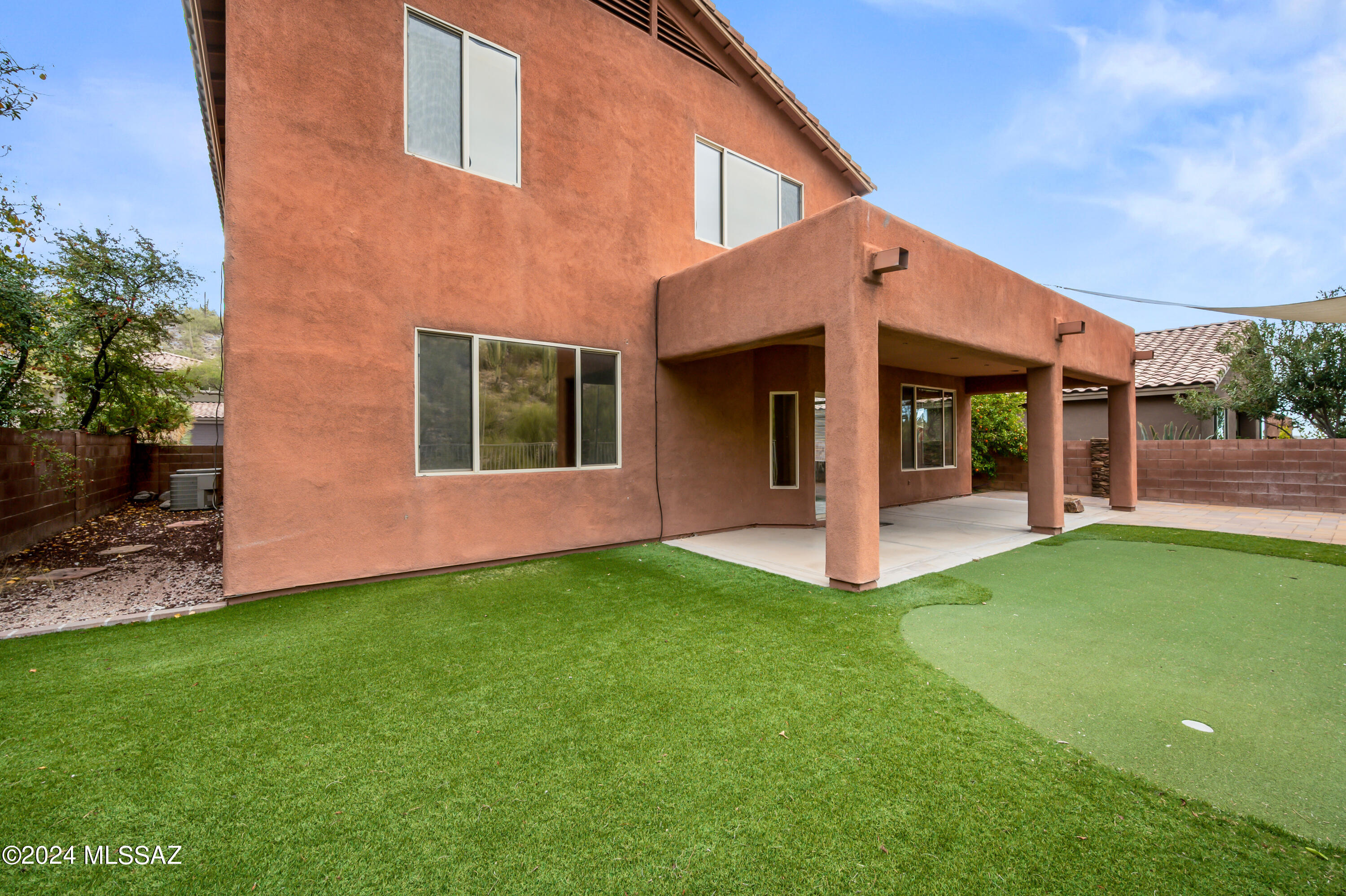 4059 N Sunset Cliff Place