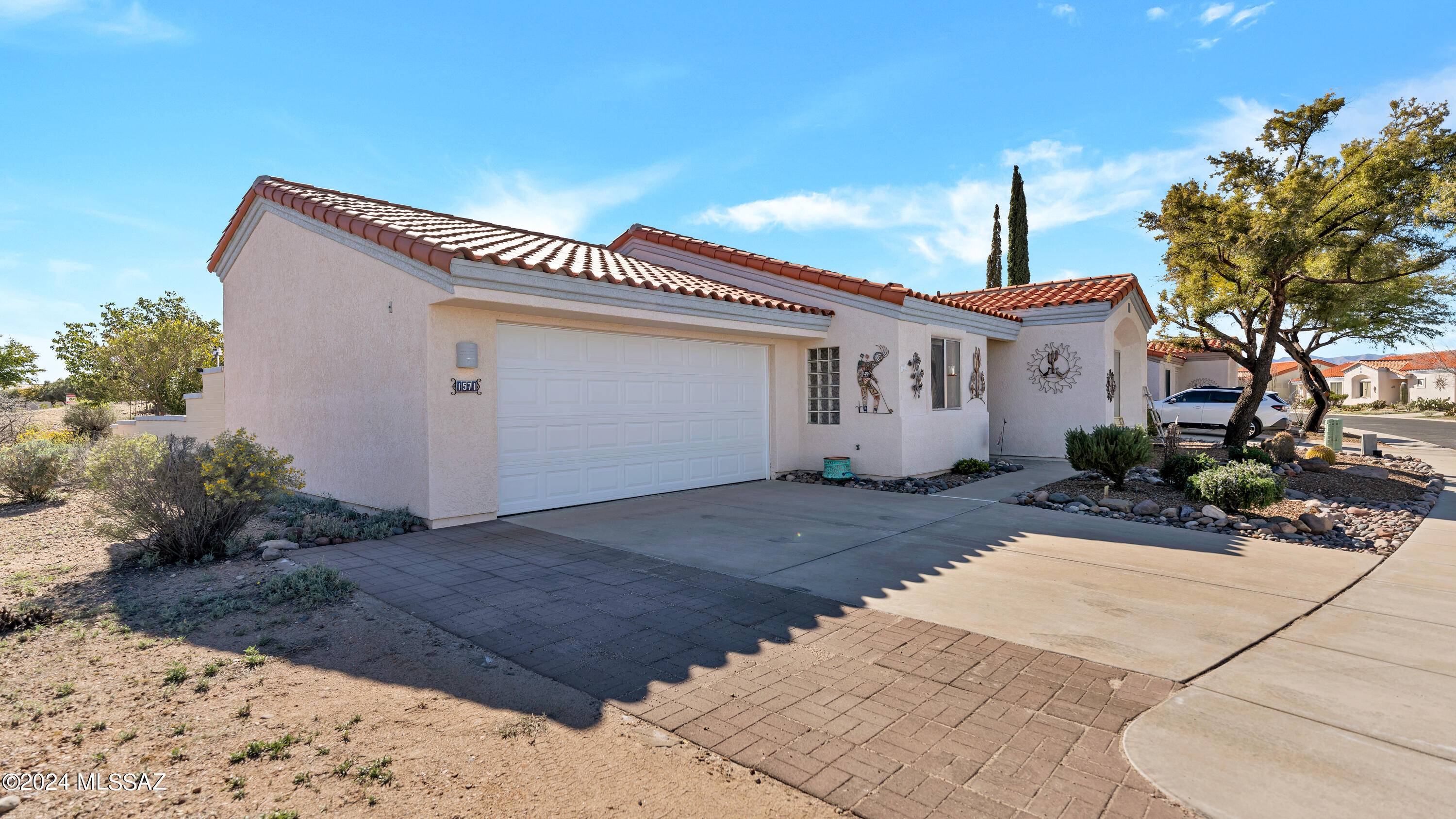 1571 W Acala Street