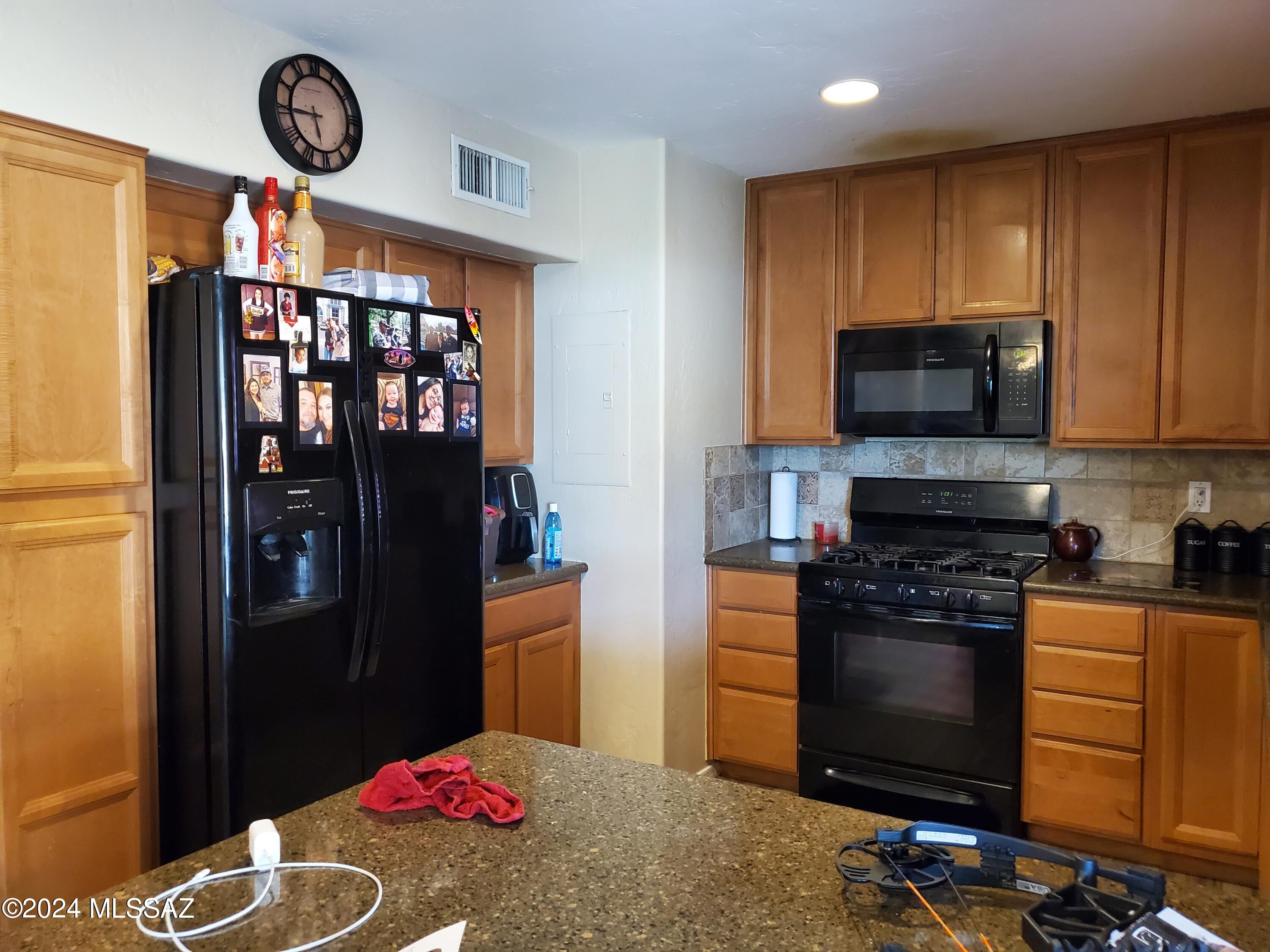 109 E Avenue H