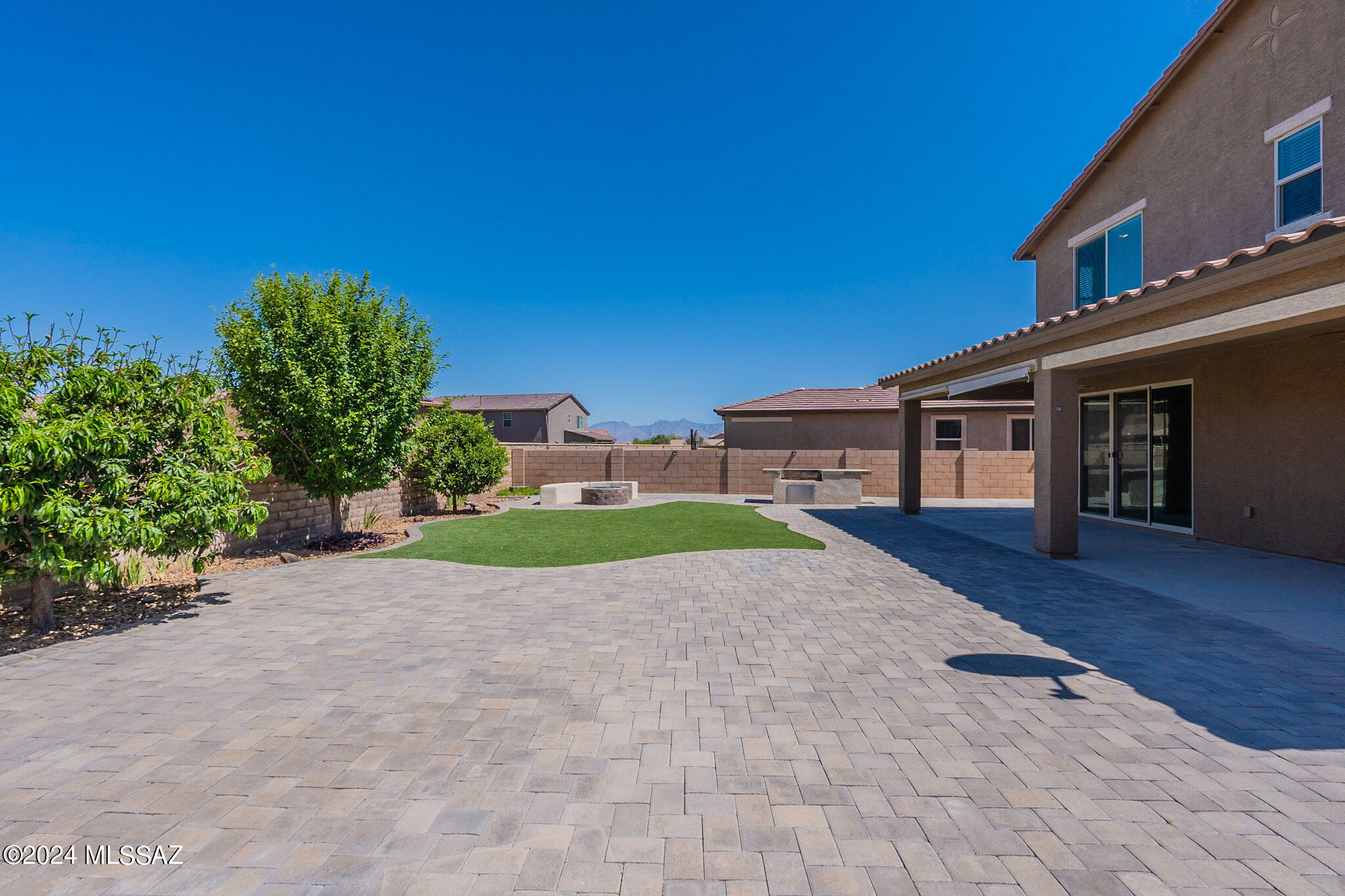 6444 E Via Jardin Verde