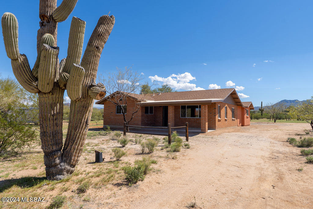 11901 W Picture Rocks Road
