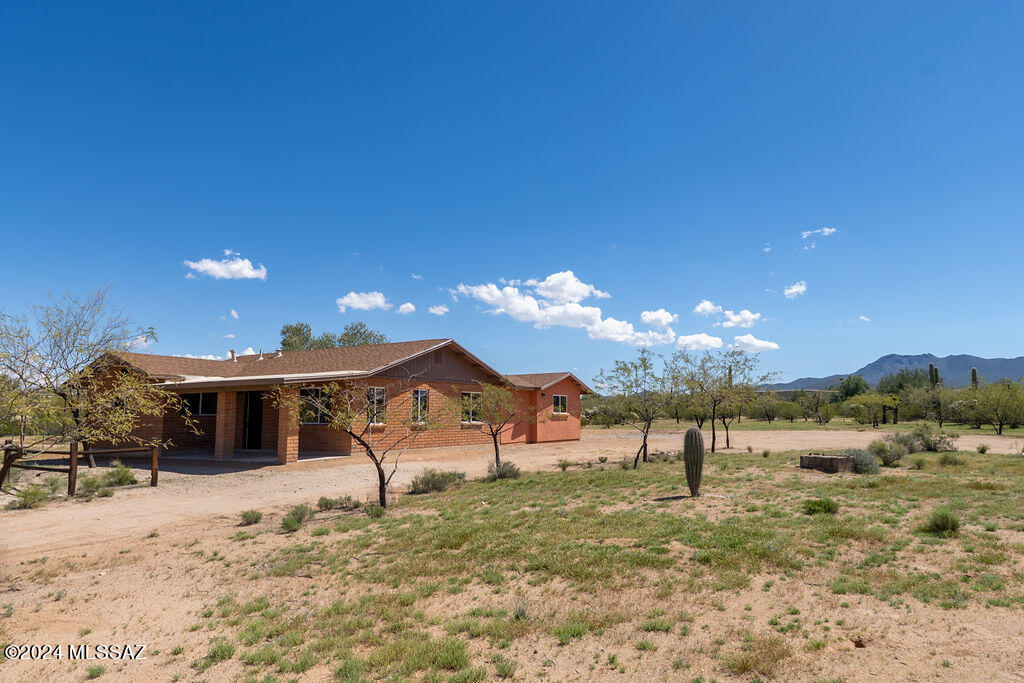 11901 W Picture Rocks Road