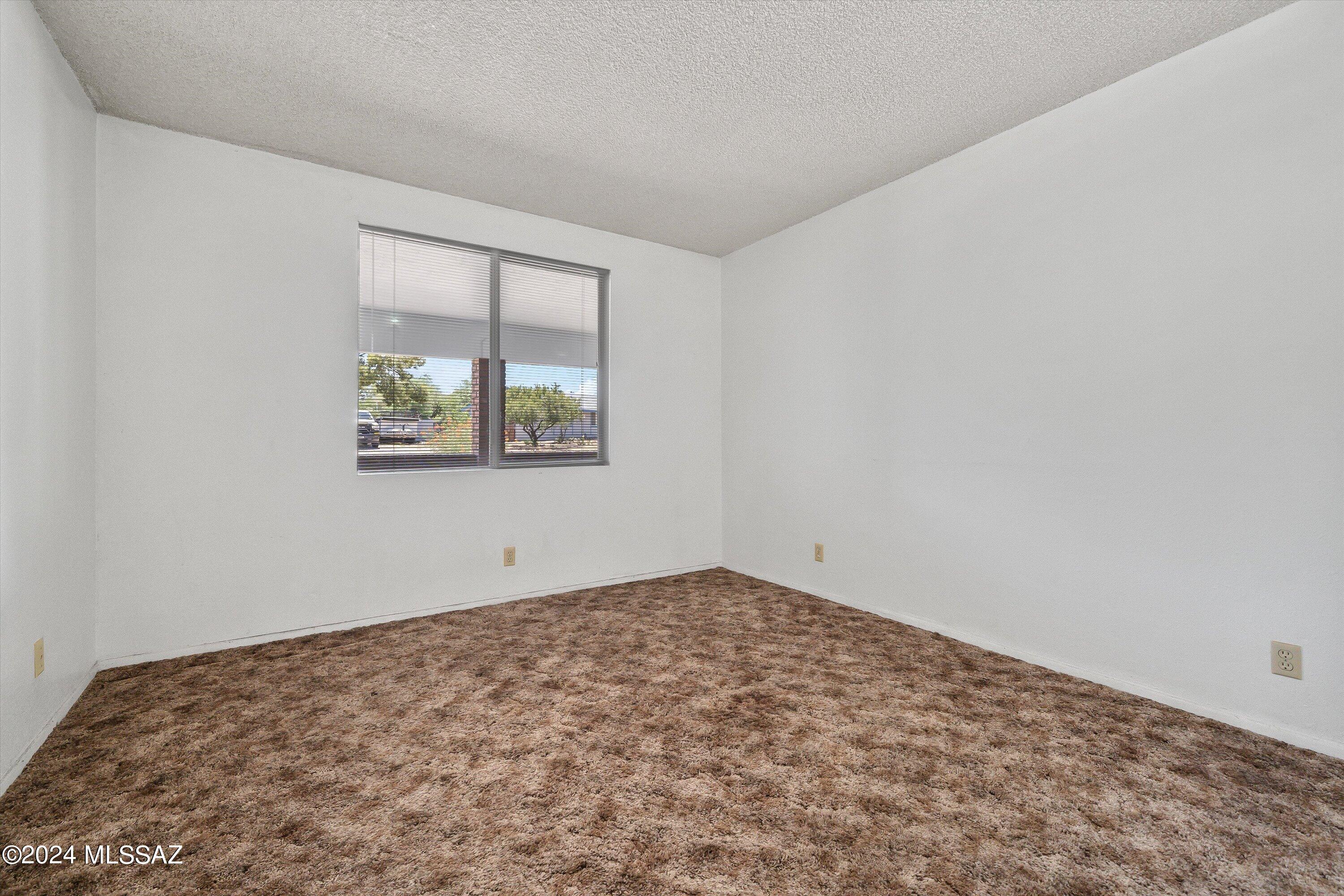 3008 W Avenida Cresta