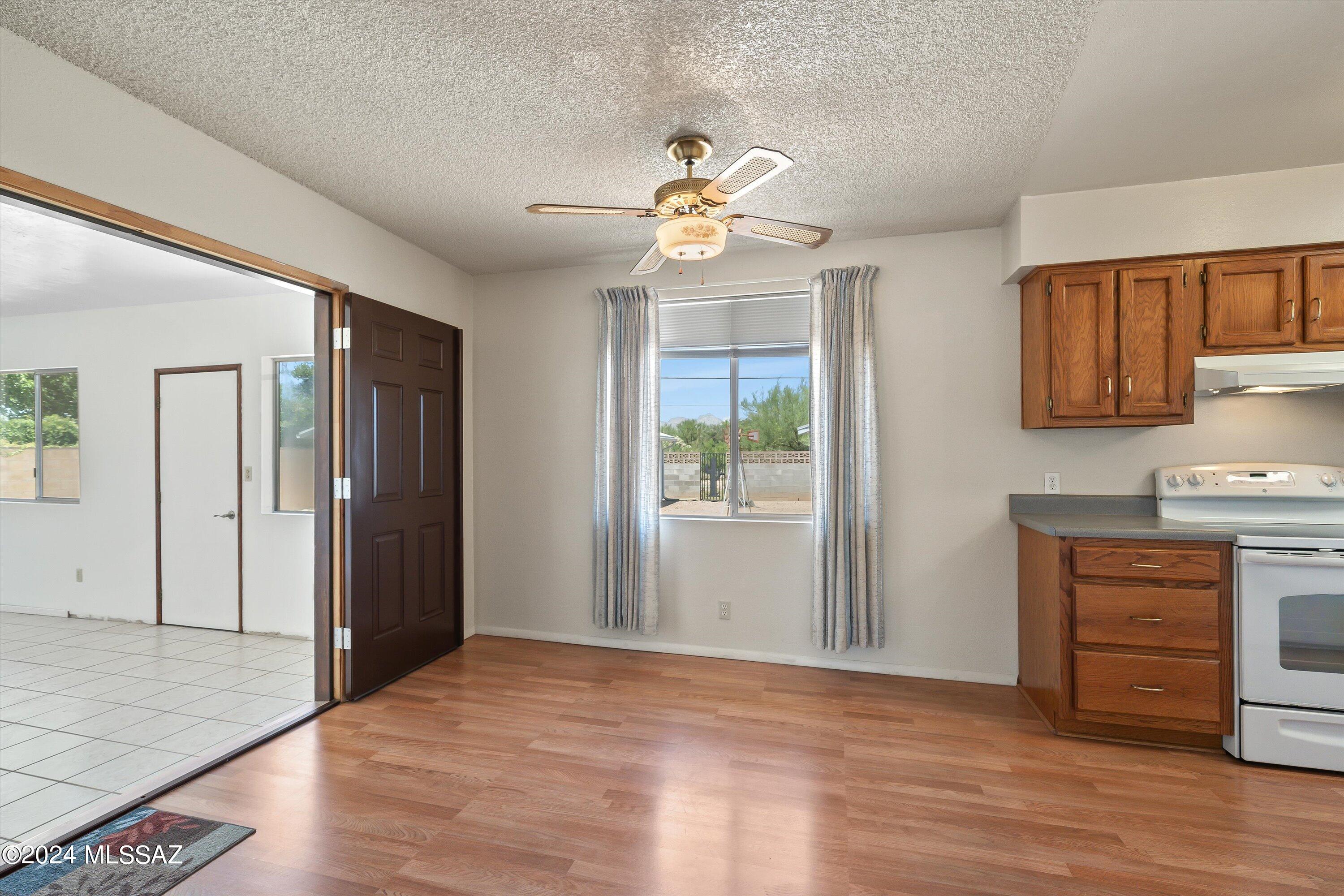 3008 W Avenida Cresta