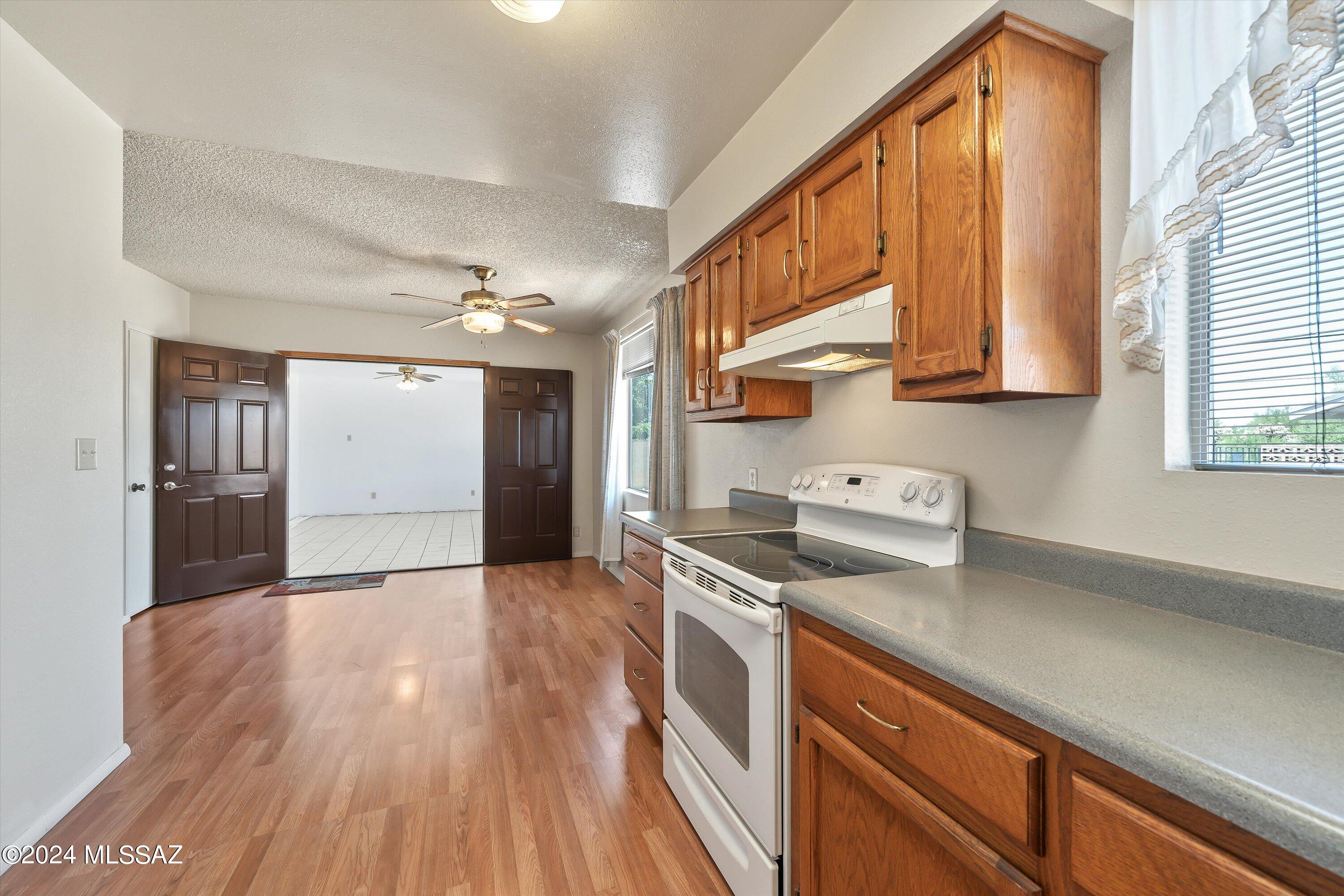 3008 W Avenida Cresta