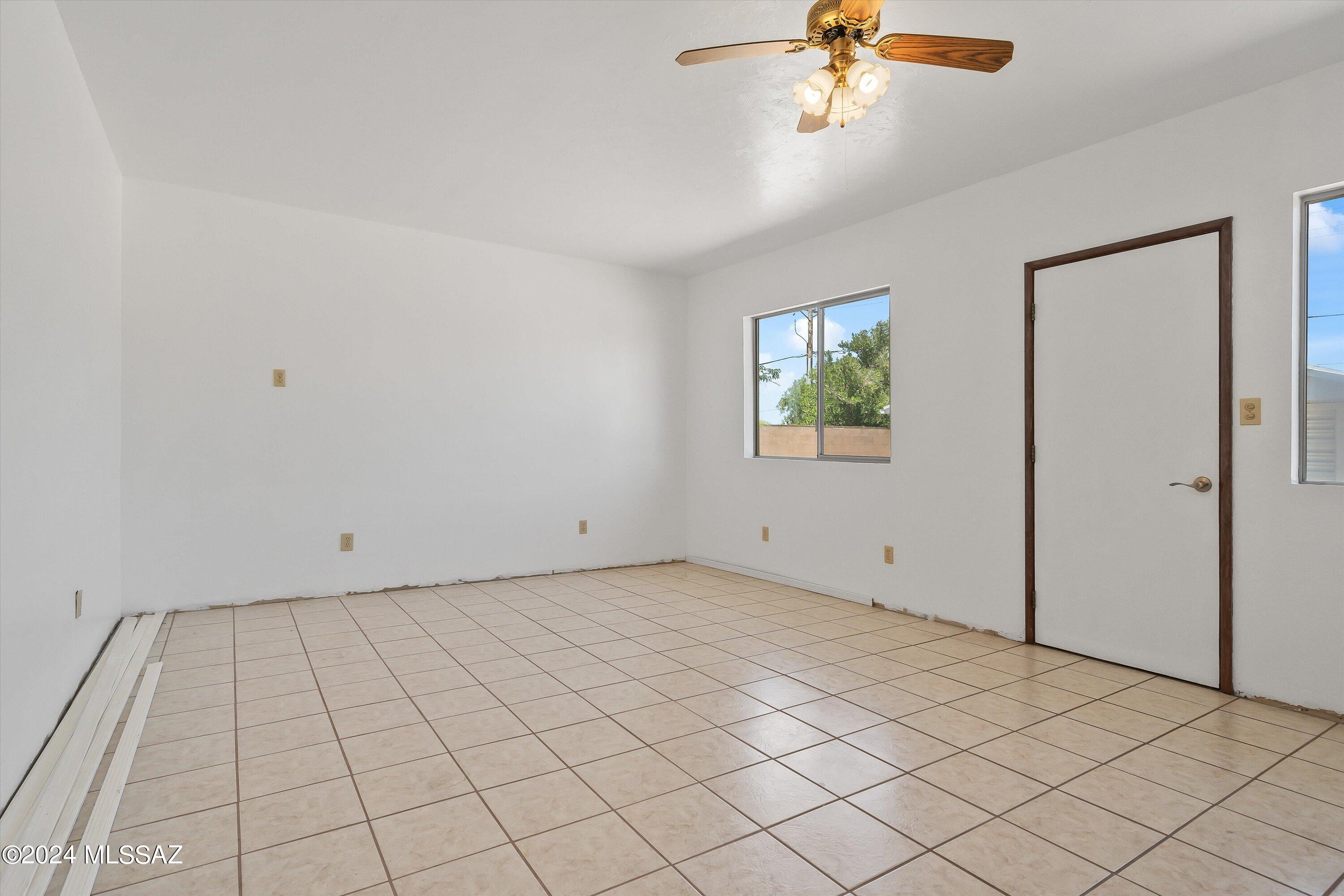 3008 W Avenida Cresta