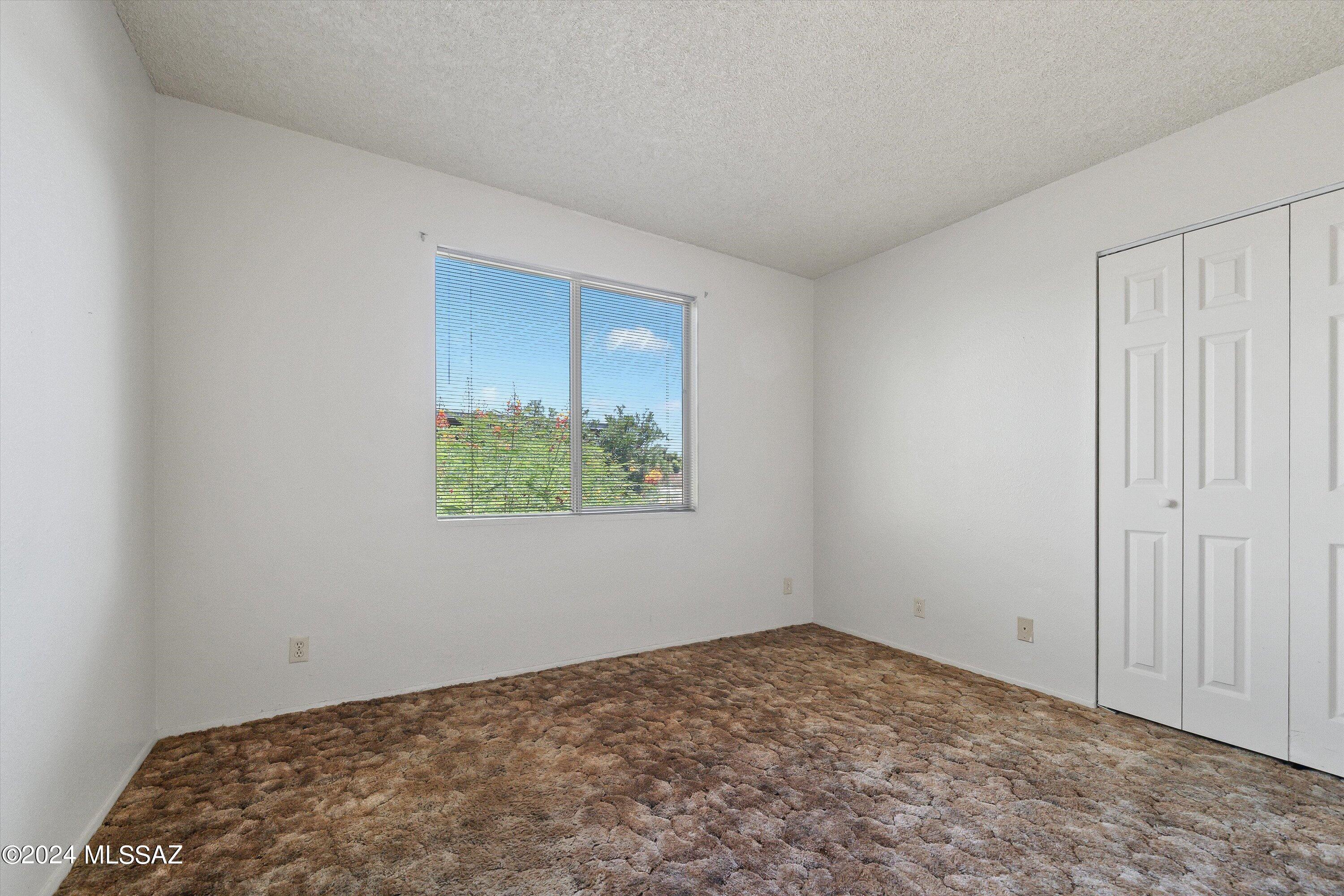 3008 W Avenida Cresta
