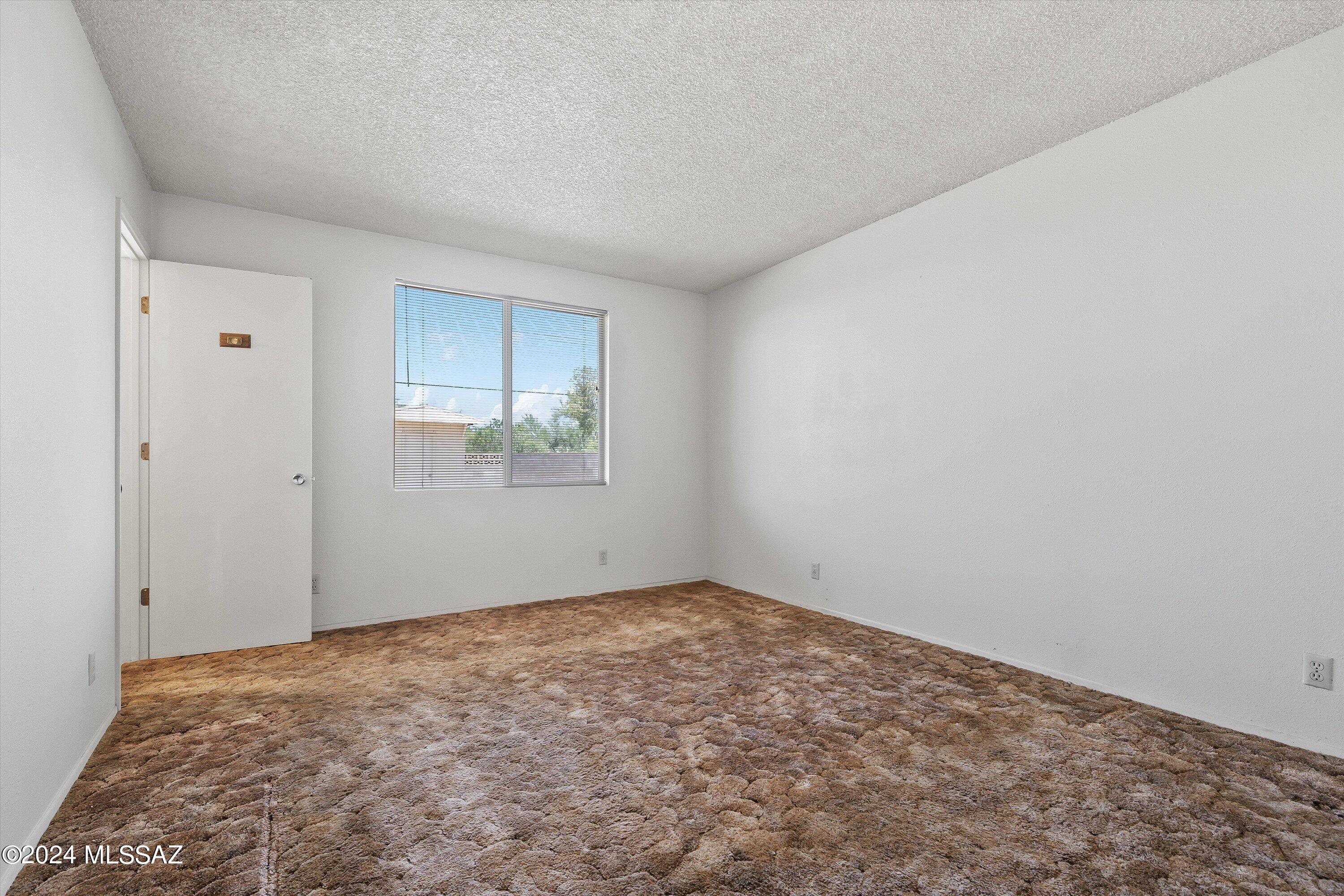 3008 W Avenida Cresta