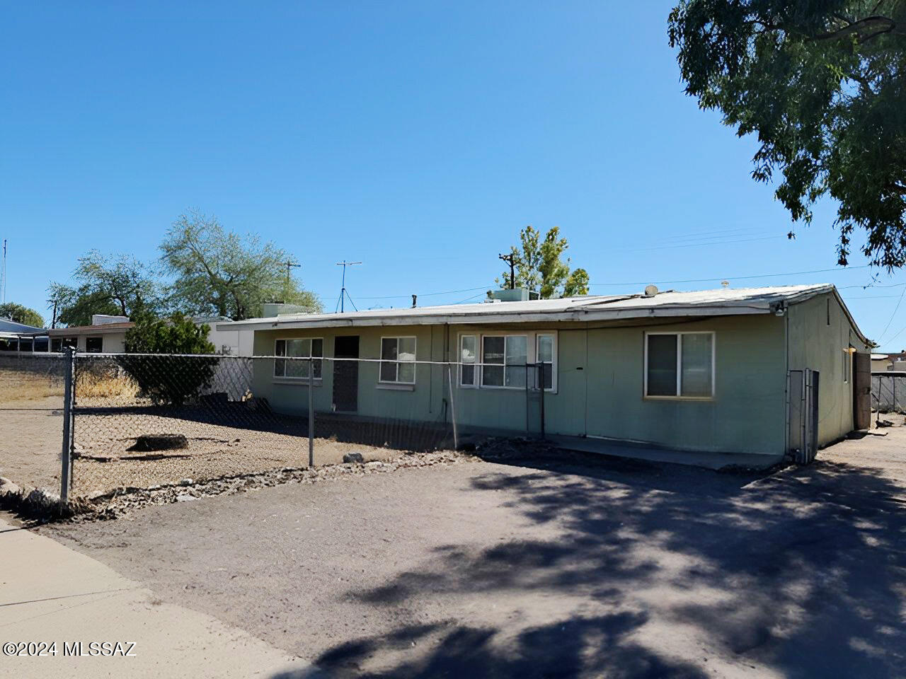 3704 E Ellington Place