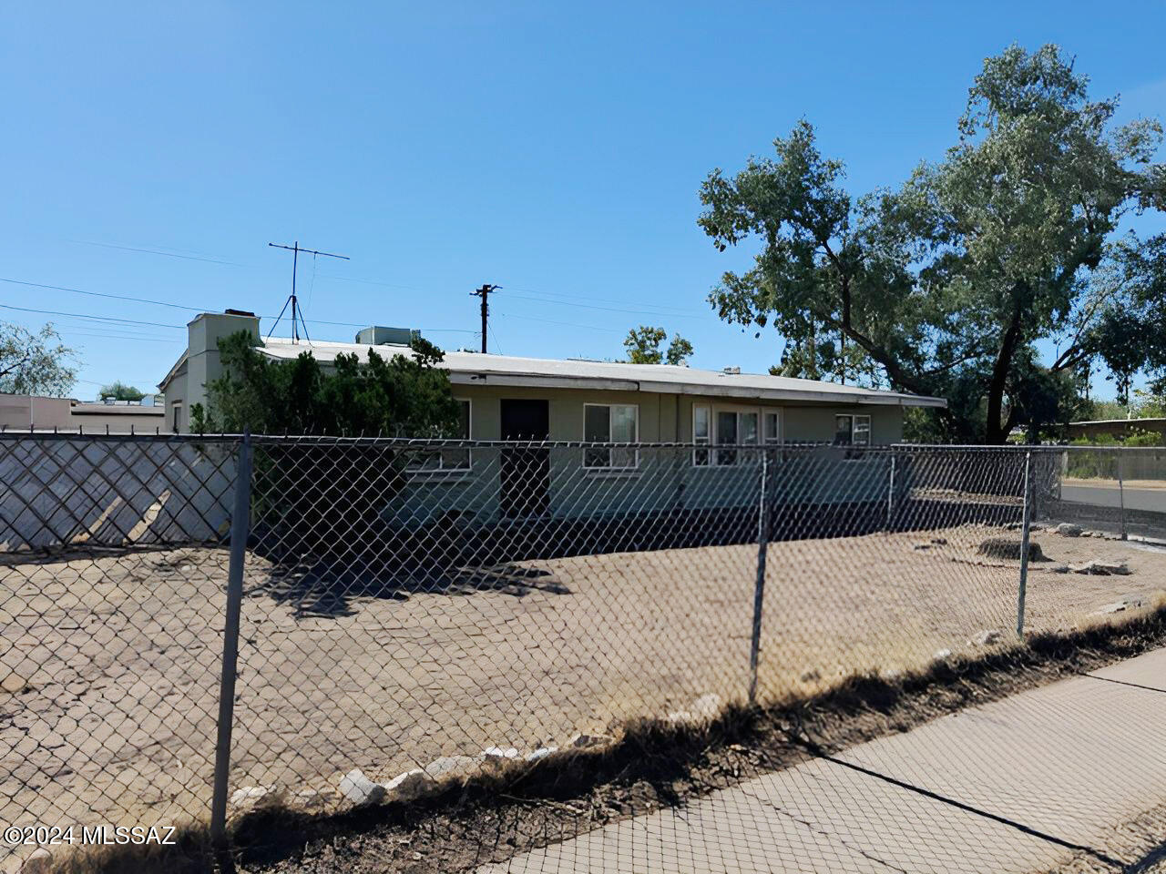 3704 E Ellington Place