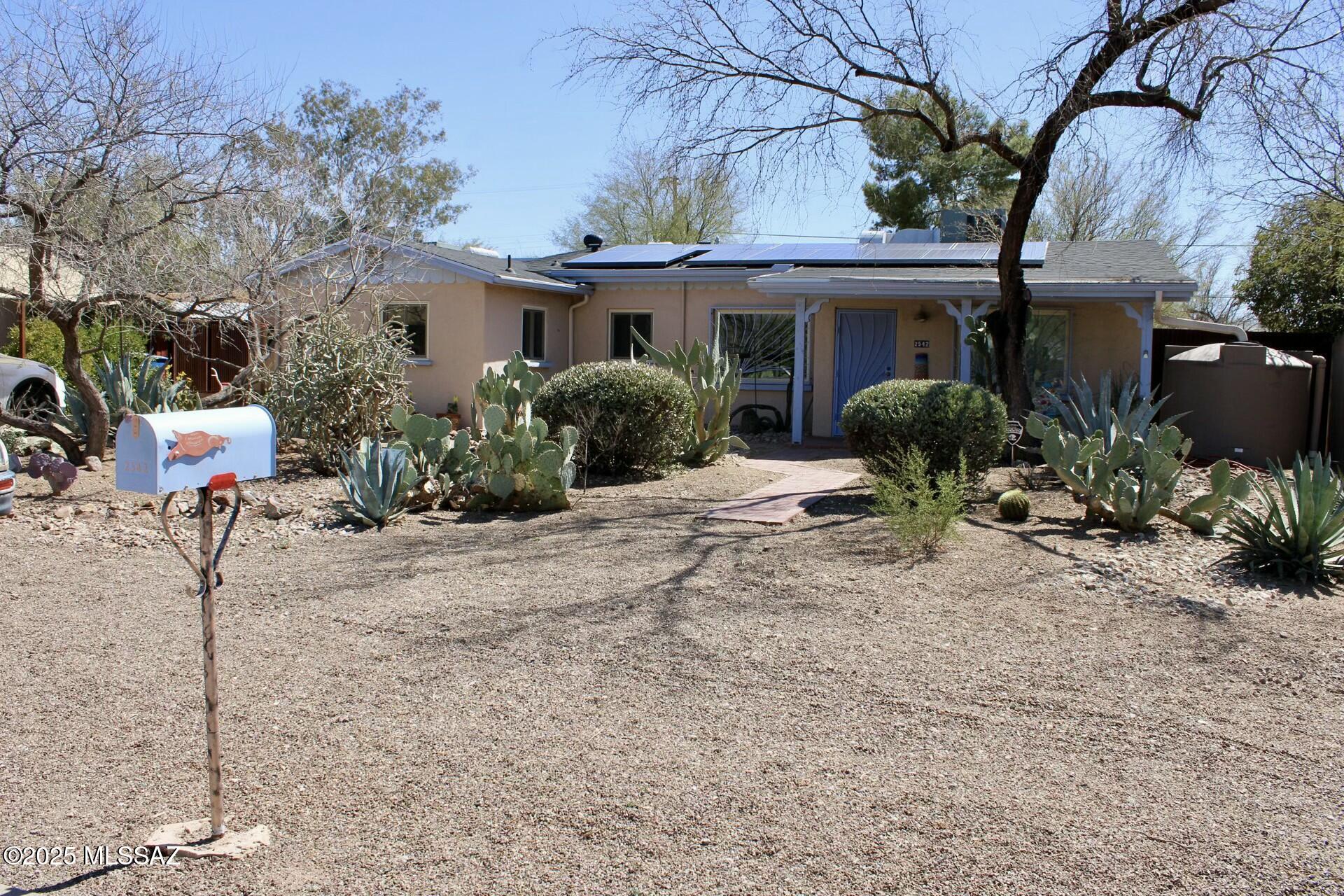 2542 E Blacklidge Drive