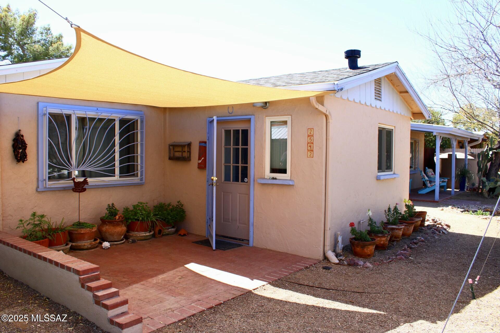2542 E Blacklidge Drive