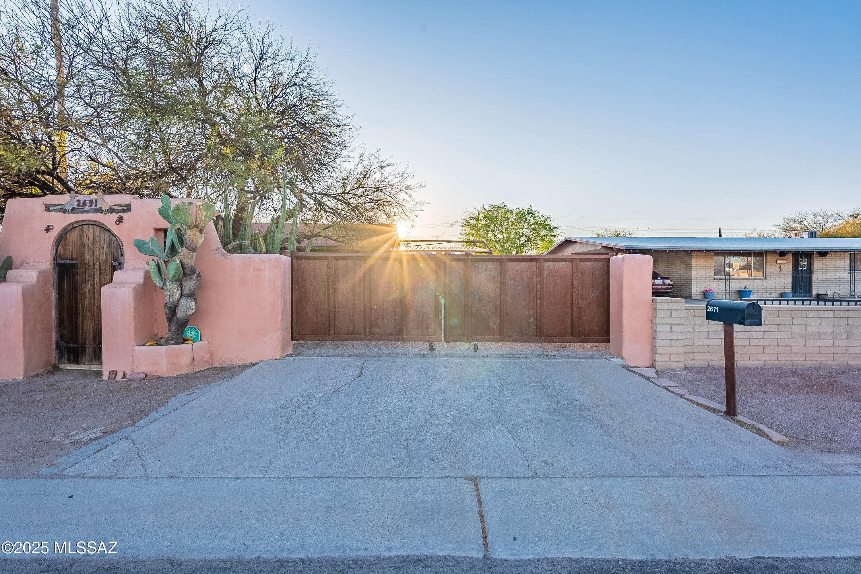 2671 W Tolosa Circle